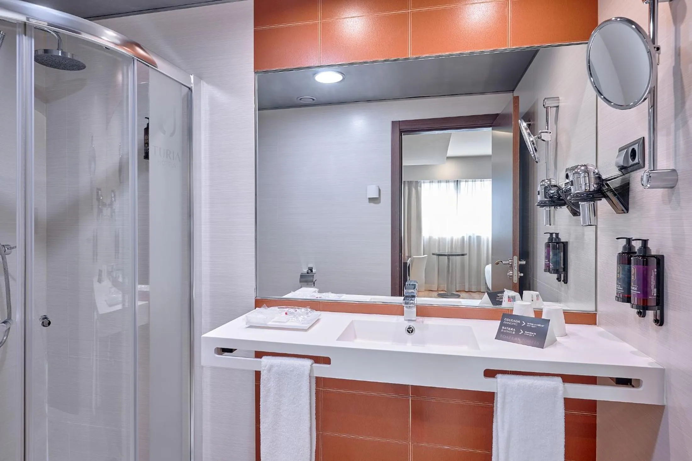 Shower in Turia Granada