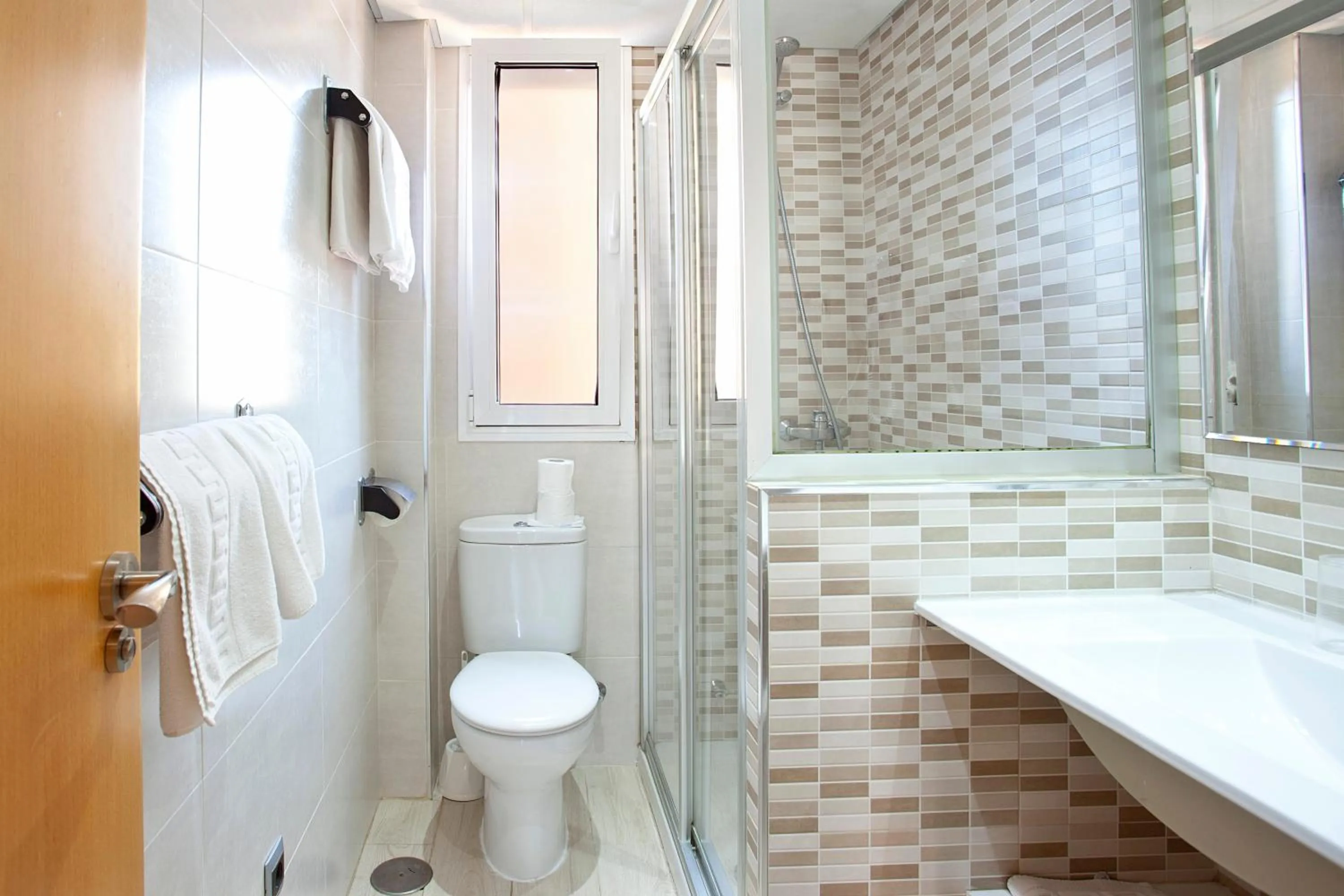 Shower in Apartamentos Ecuador Park