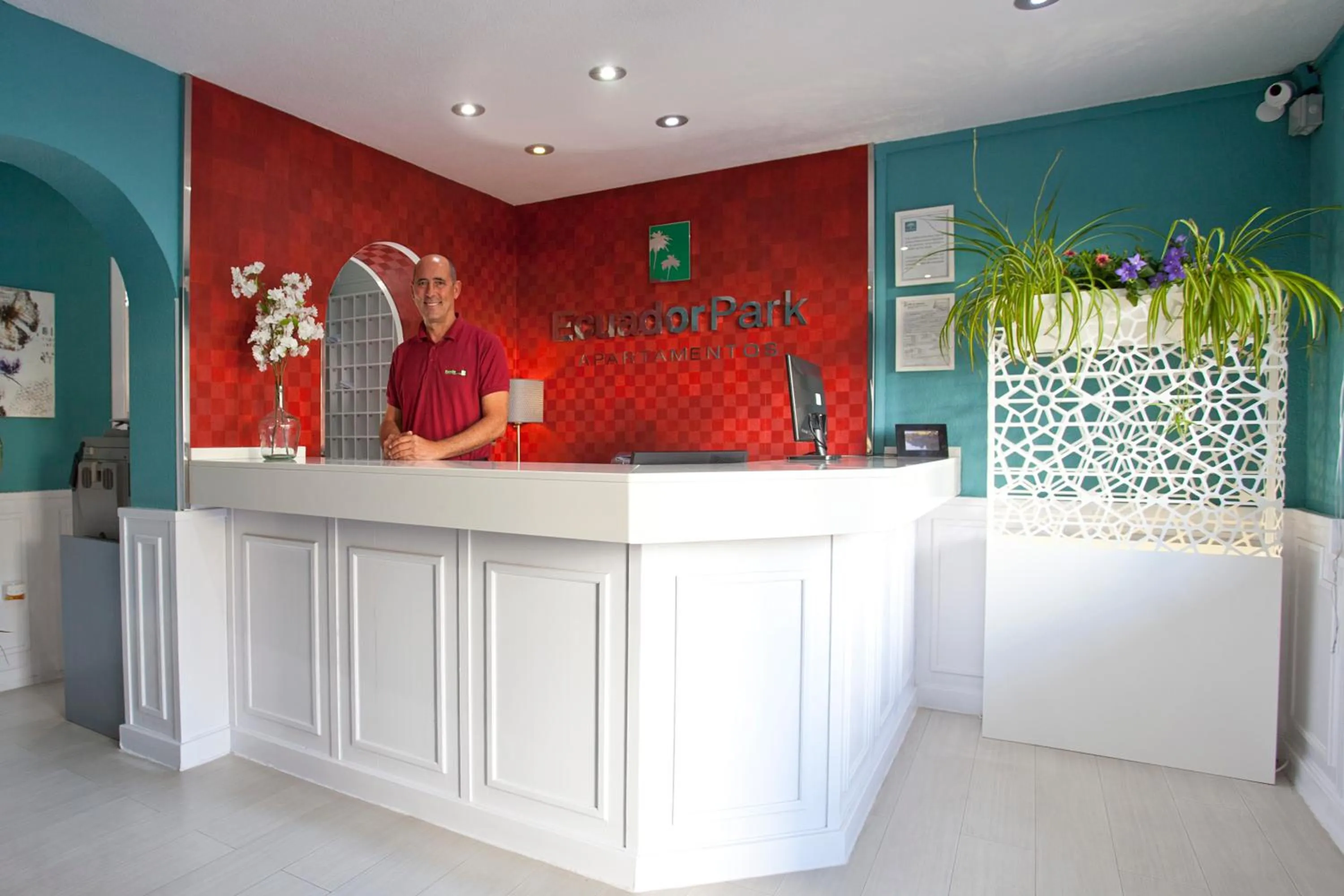 Staff in Apartamentos Ecuador Park