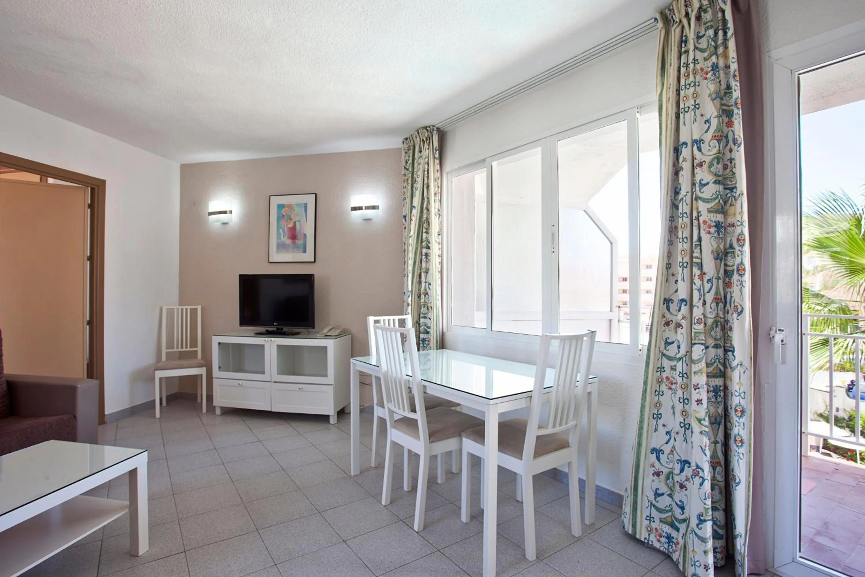 Dining area in Apartamentos Ecuador Park
