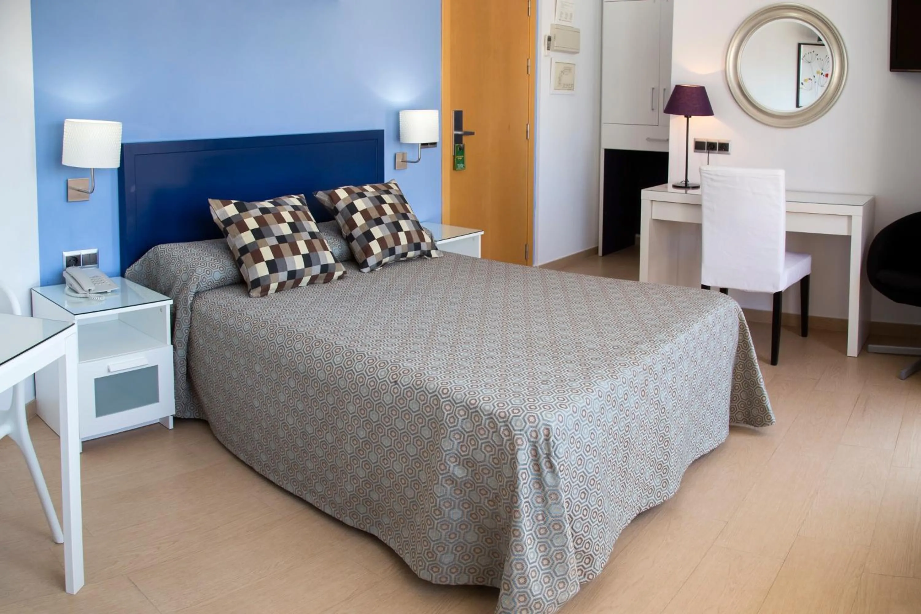 Bedroom, Bed in Apartamentos Ecuador Park