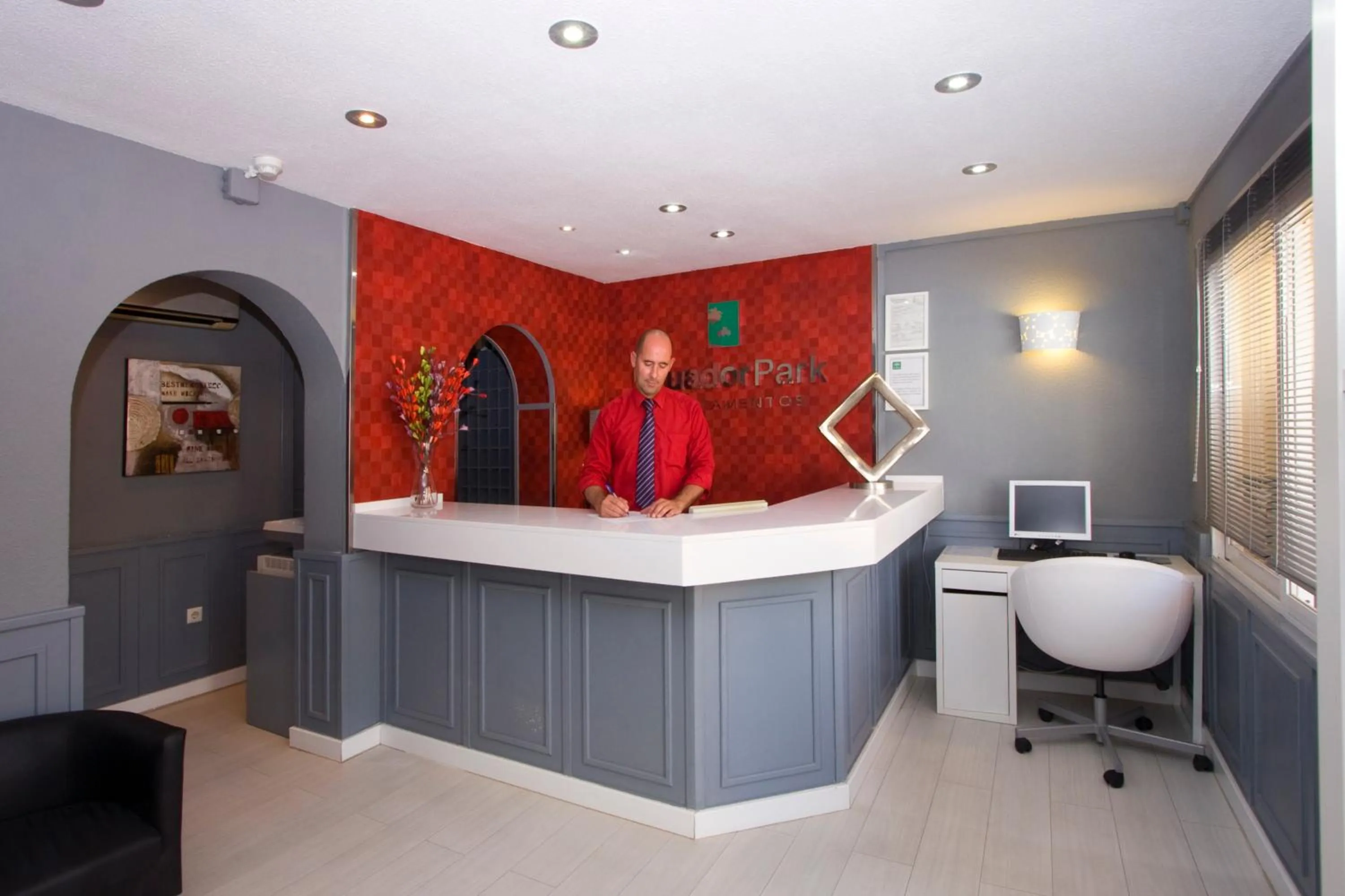 Staff in Apartamentos Ecuador Park