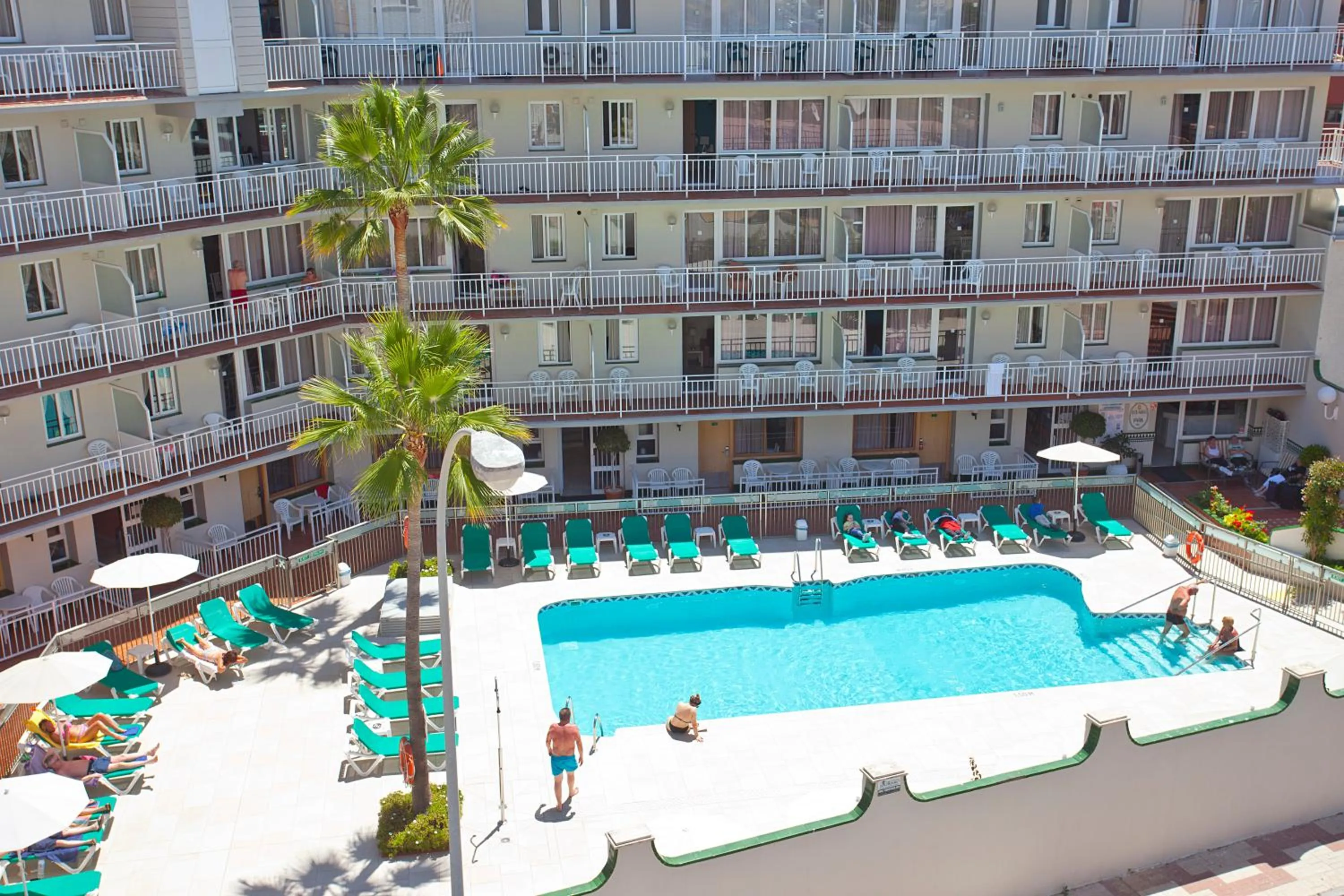 Swimming pool in Apartamentos Ecuador Park
