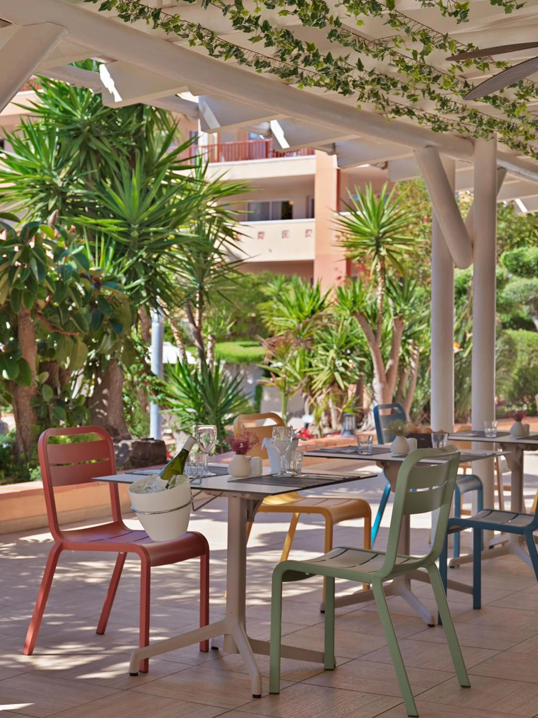 Restaurant/places to eat in H10 Mediterranean Village