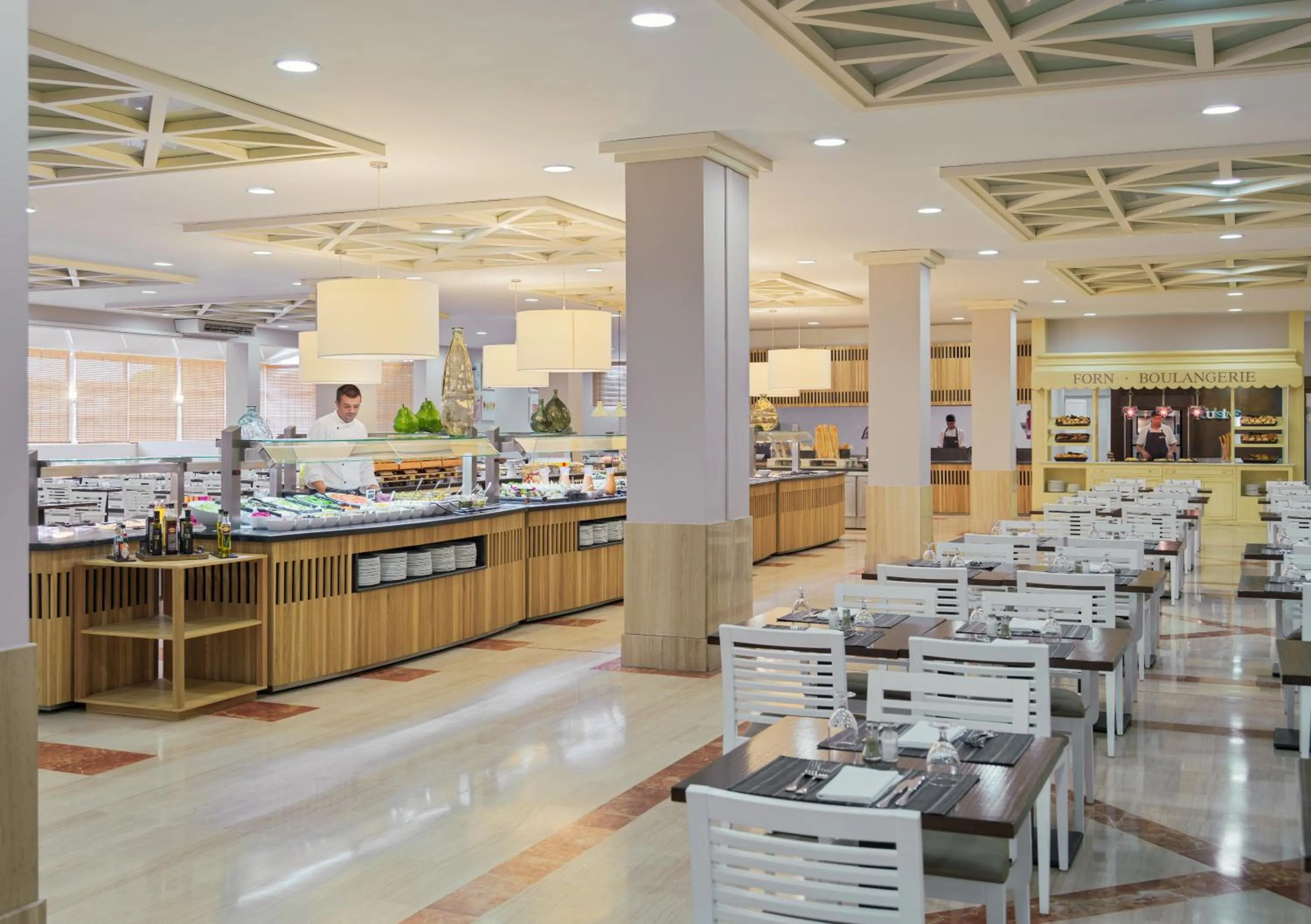 Food and drinks in H10 Mediterranean Village