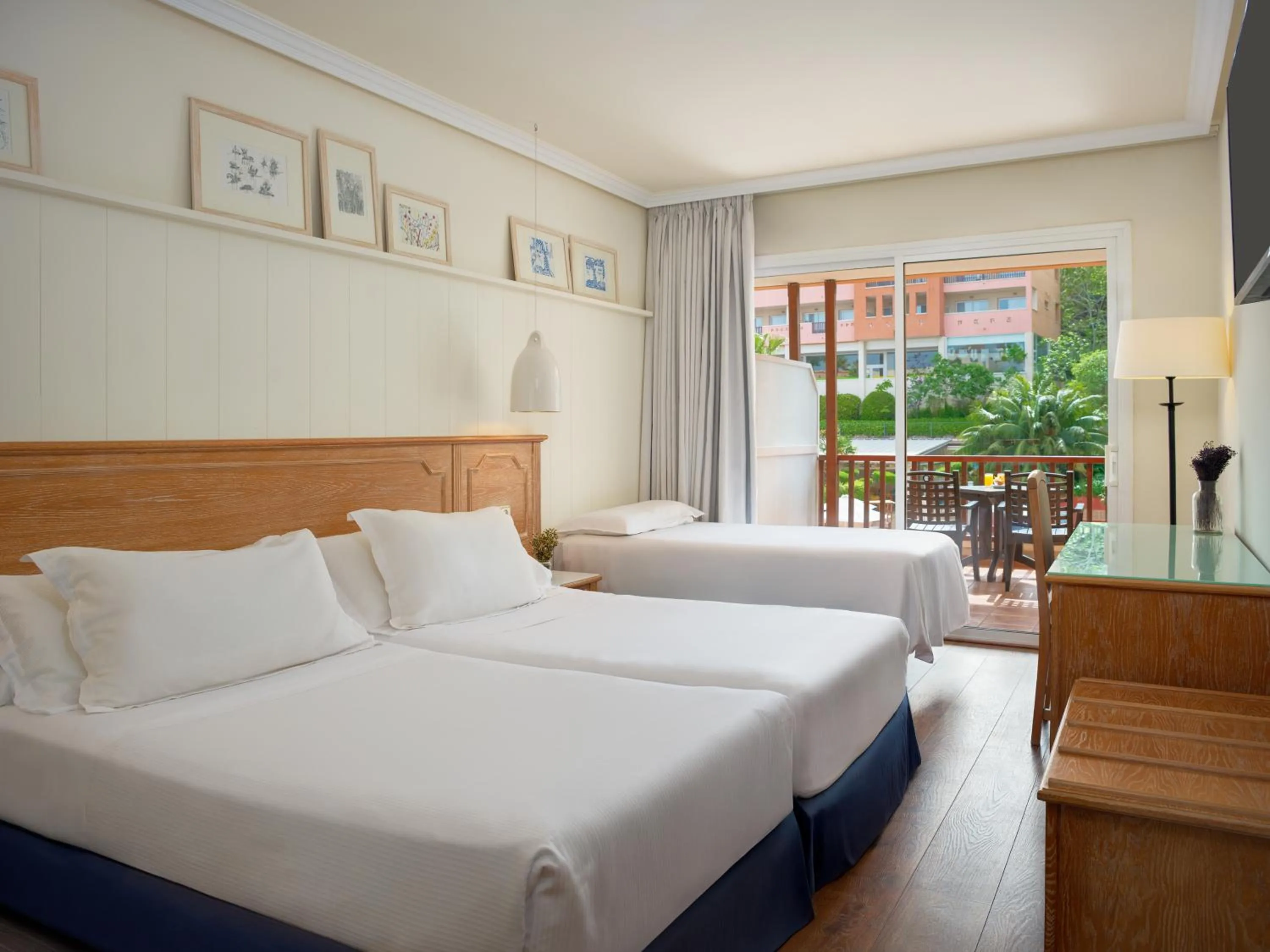 Photo of the whole room, Bed in H10 Mediterranean Village