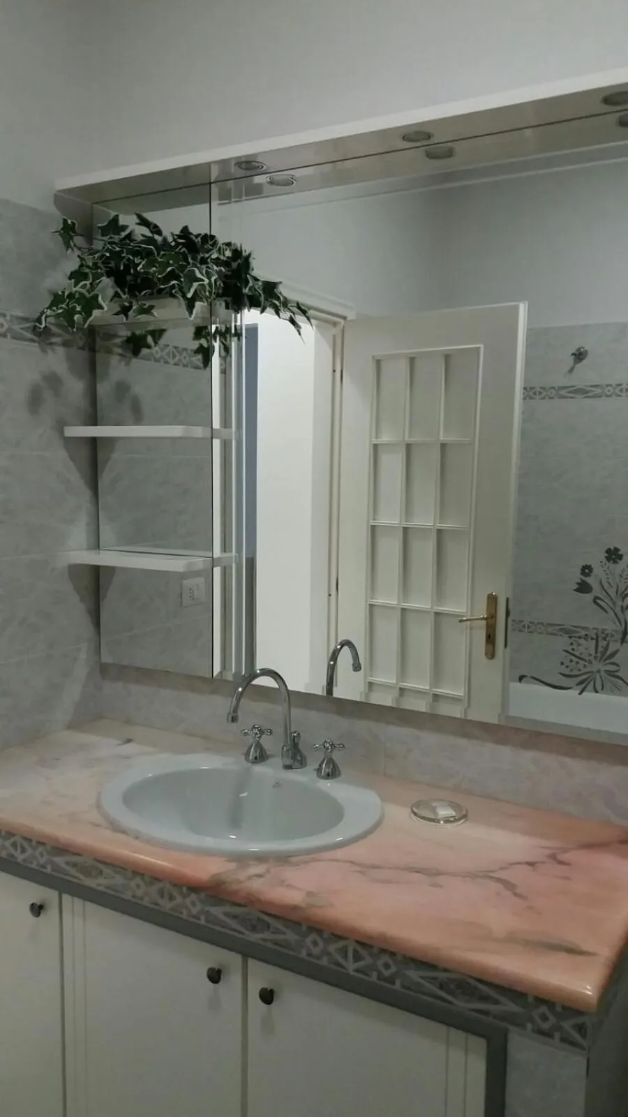 Bathroom in Ostello Villafranca