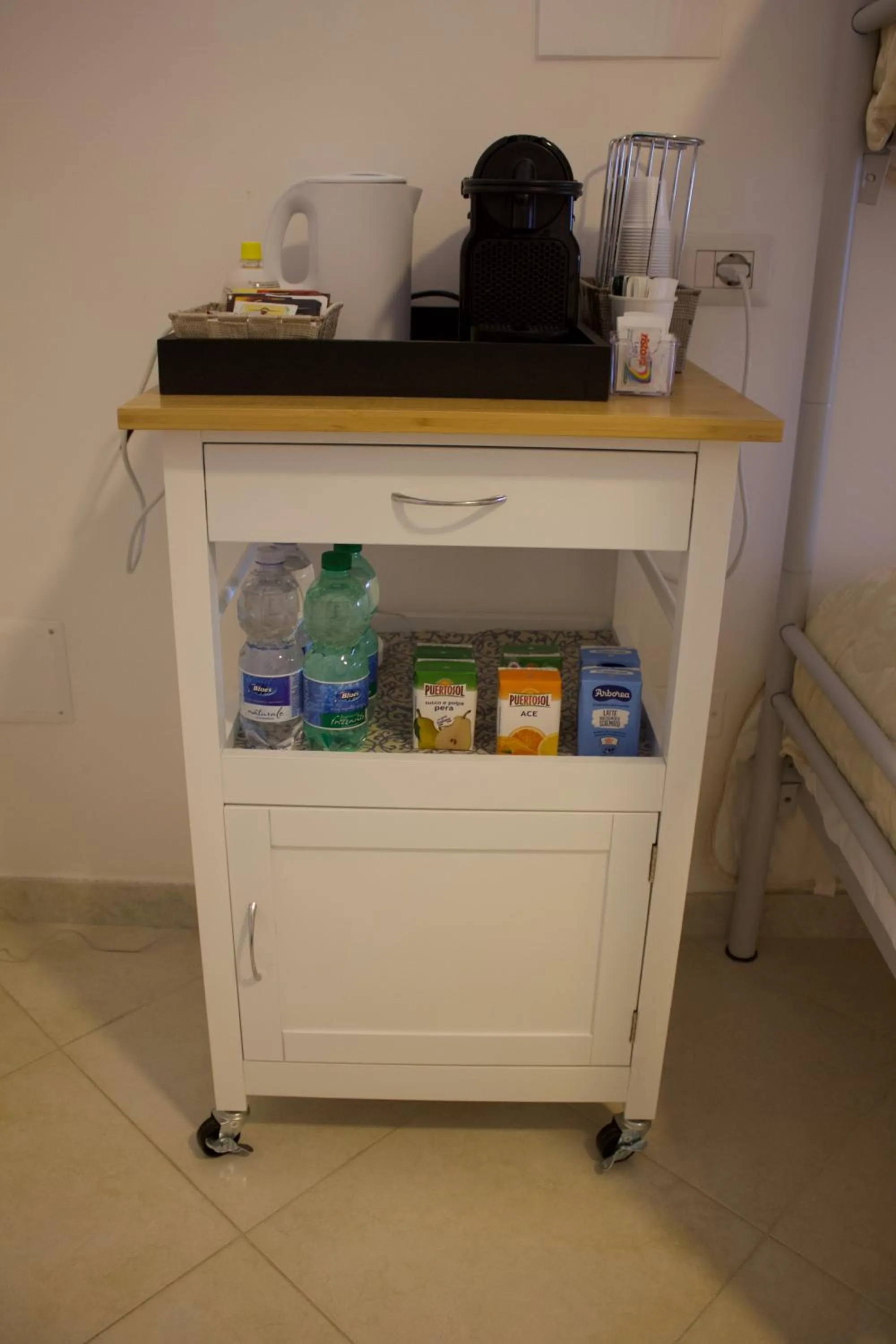 Coffee/tea facilities in Ostello Villafranca