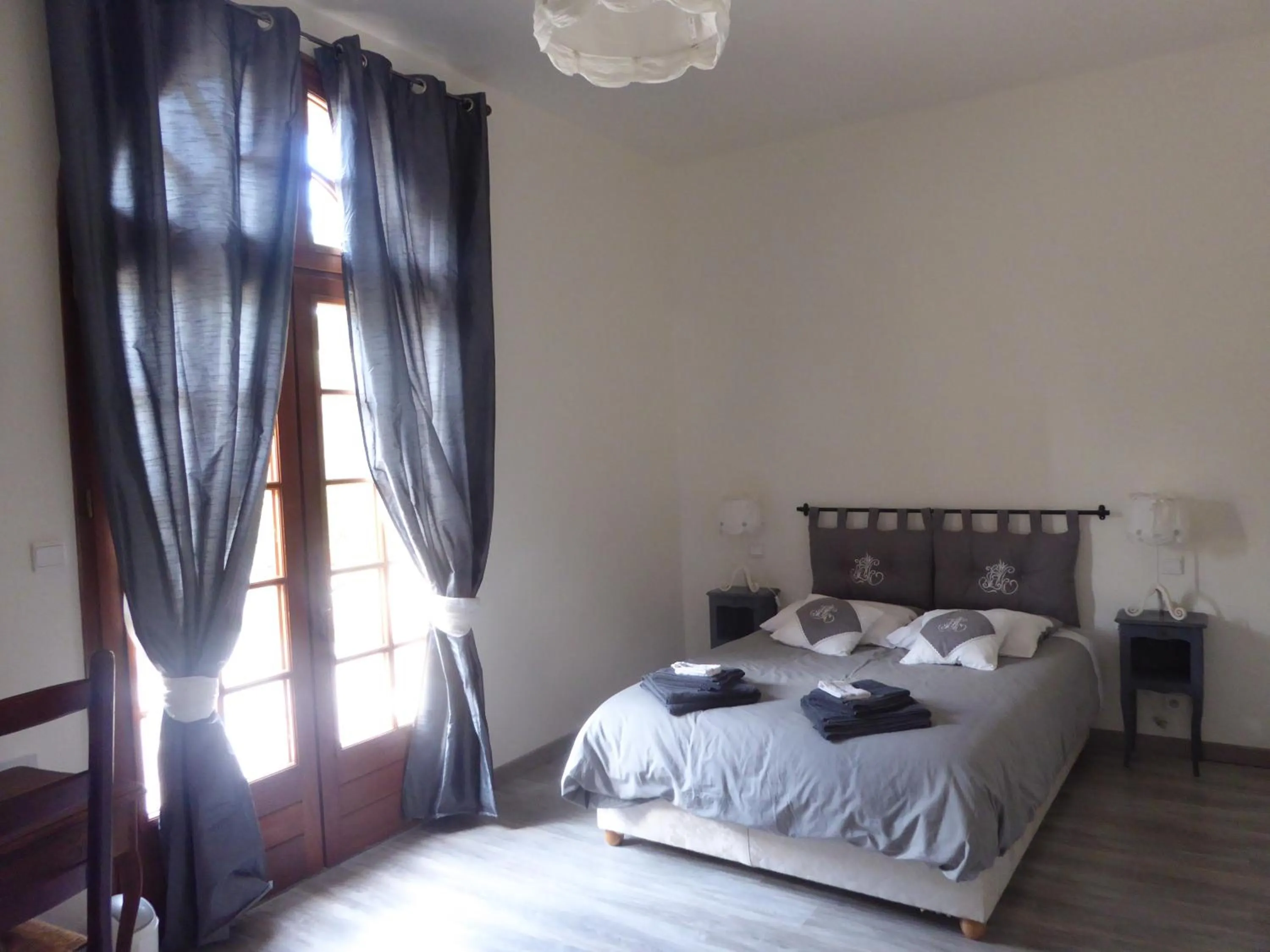 Photo of the whole room, Bed in La Mimona