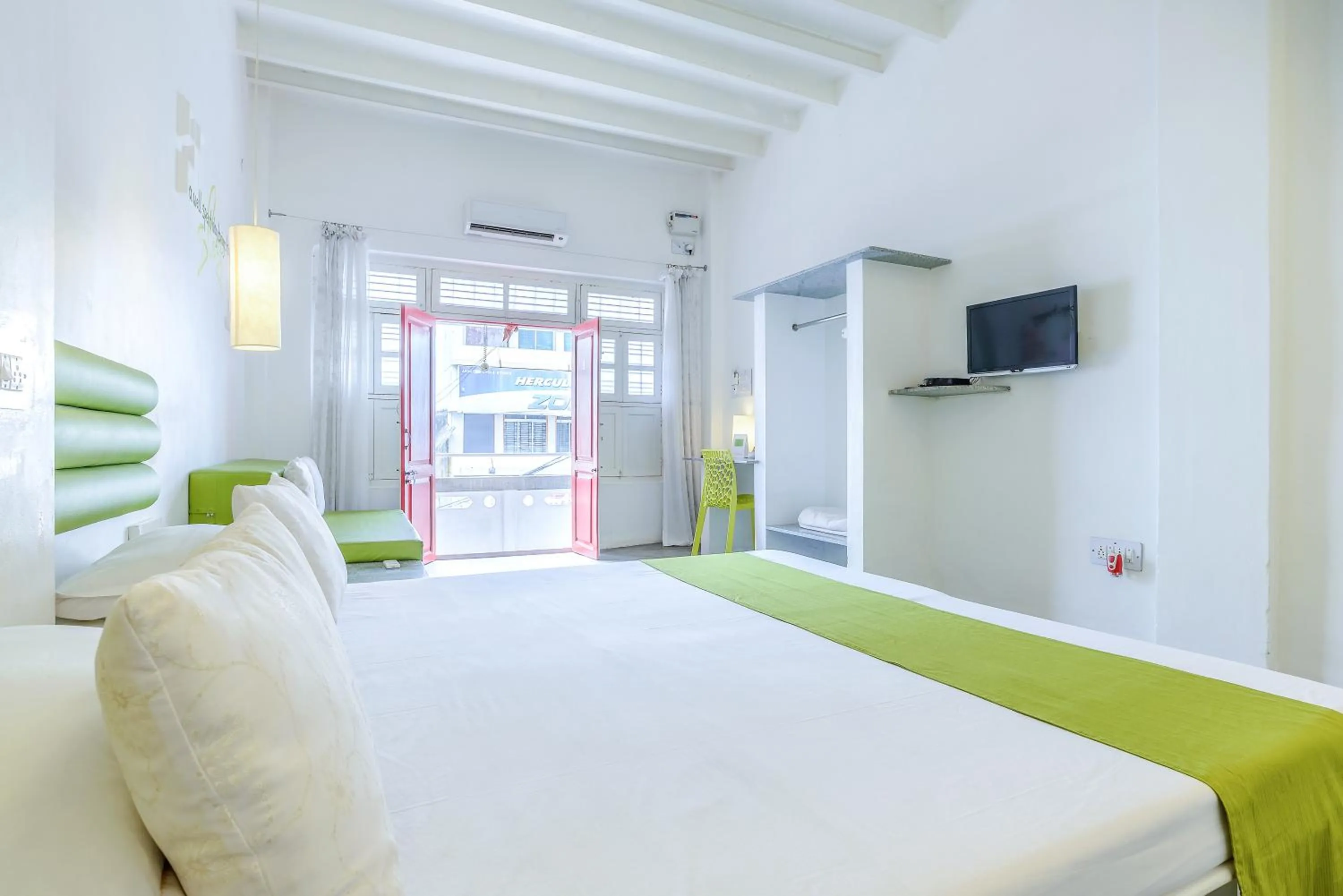 Bed in Itsy Hotels Red Lotus Heritage, Promenade Beach