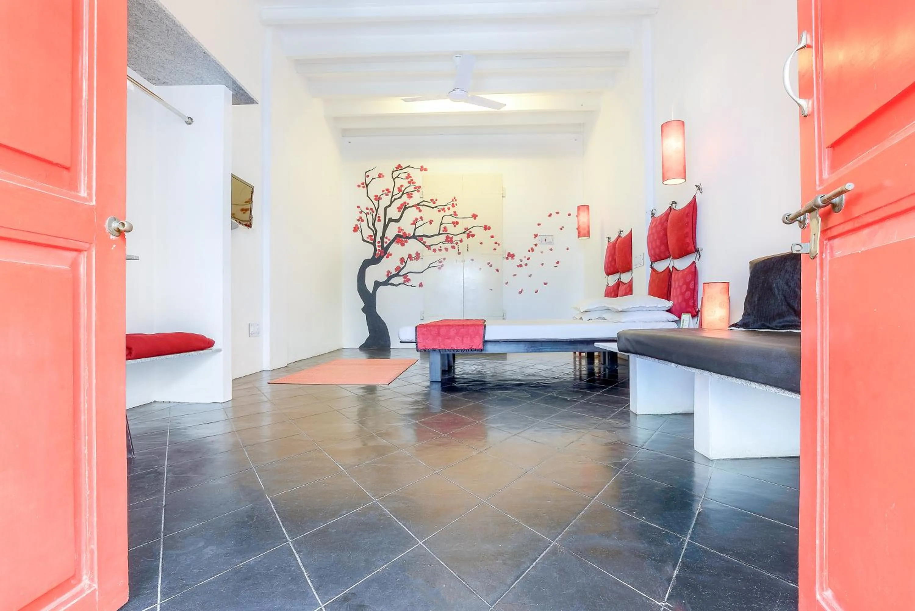 Photo of the whole room in Itsy Hotels Red Lotus Heritage, Promenade Beach