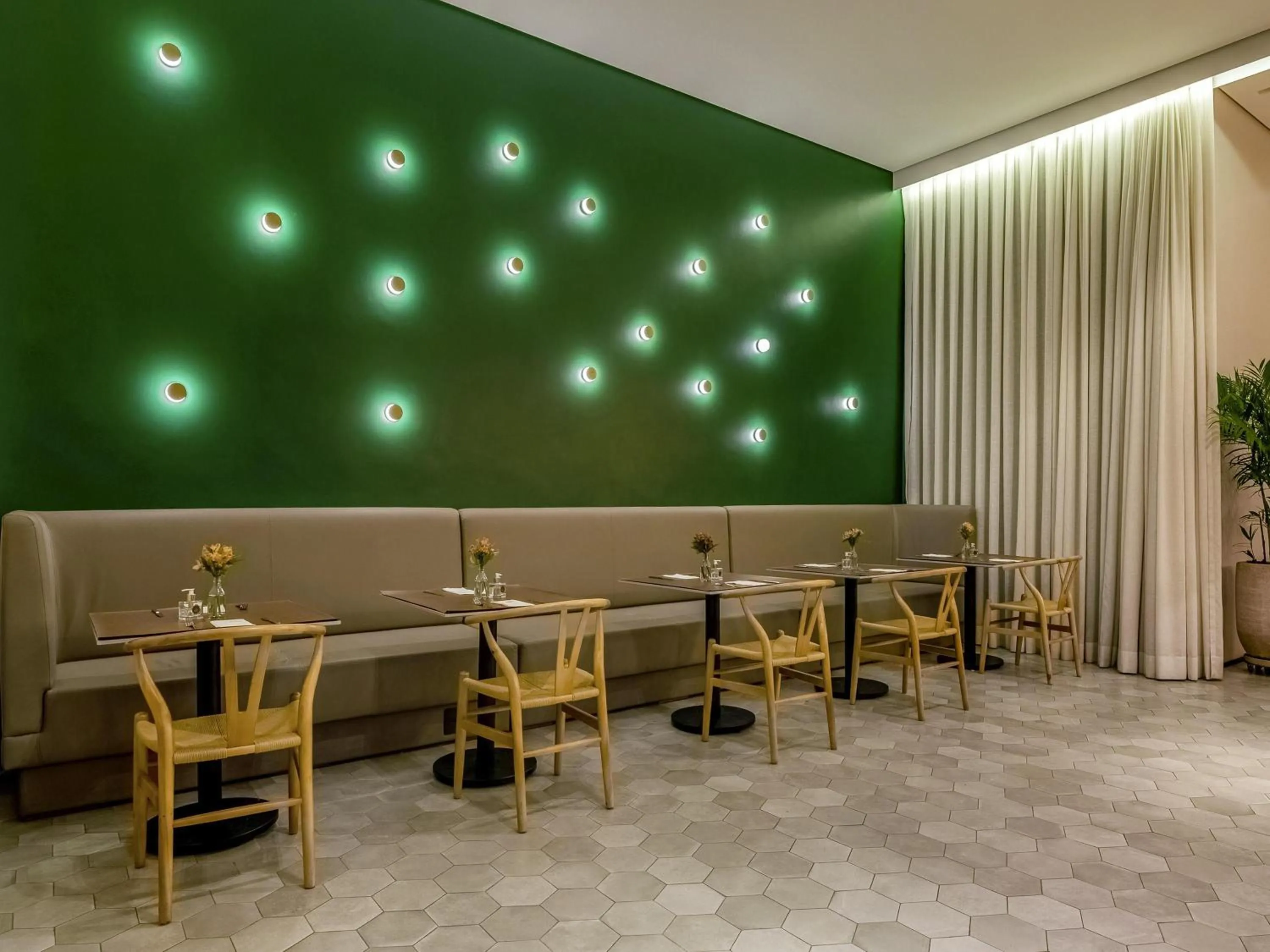 Restaurant/places to eat in Grand Mercure SP Itaim Bibi