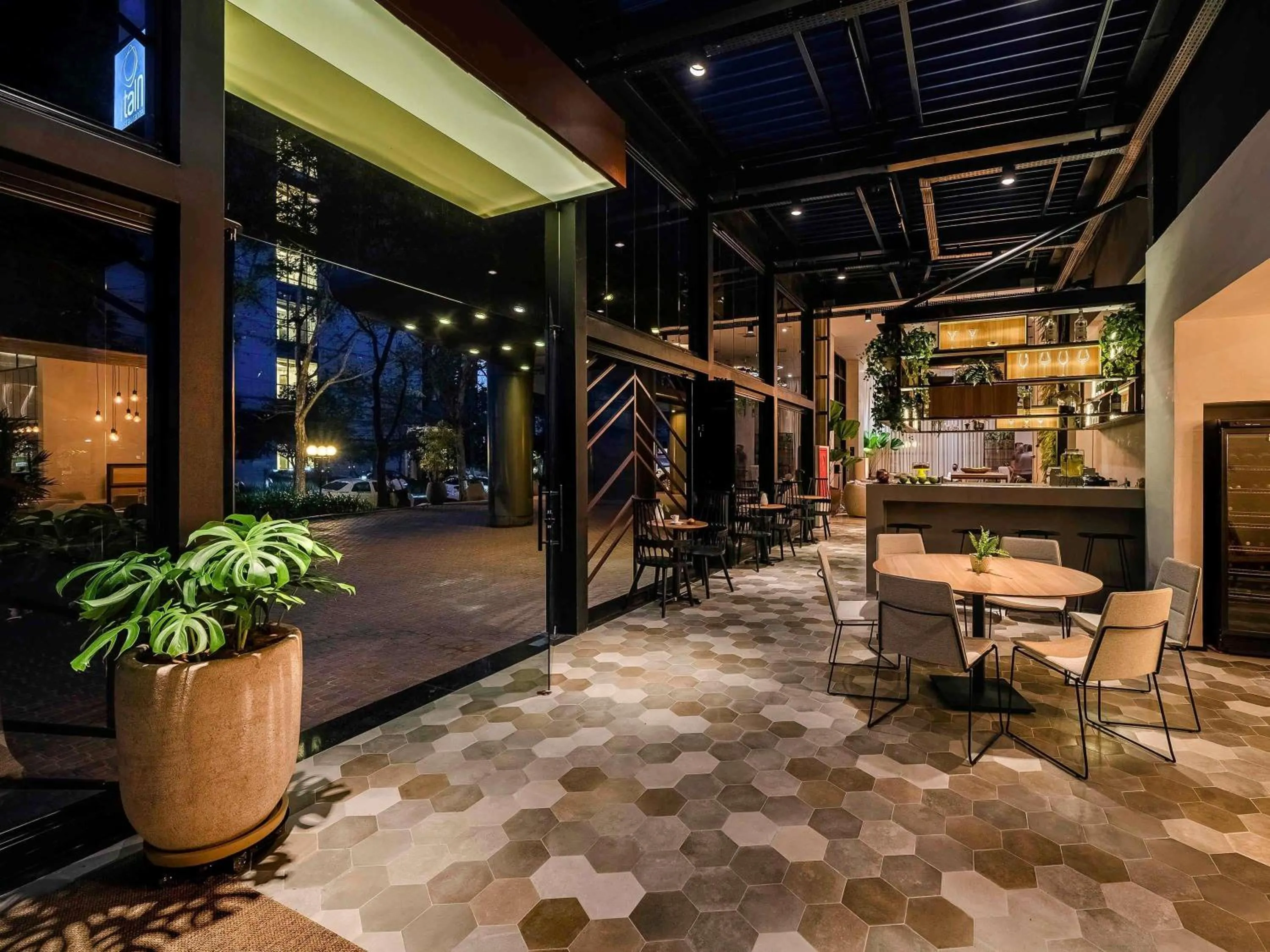 Restaurant/places to eat in Grand Mercure SP Itaim Bibi