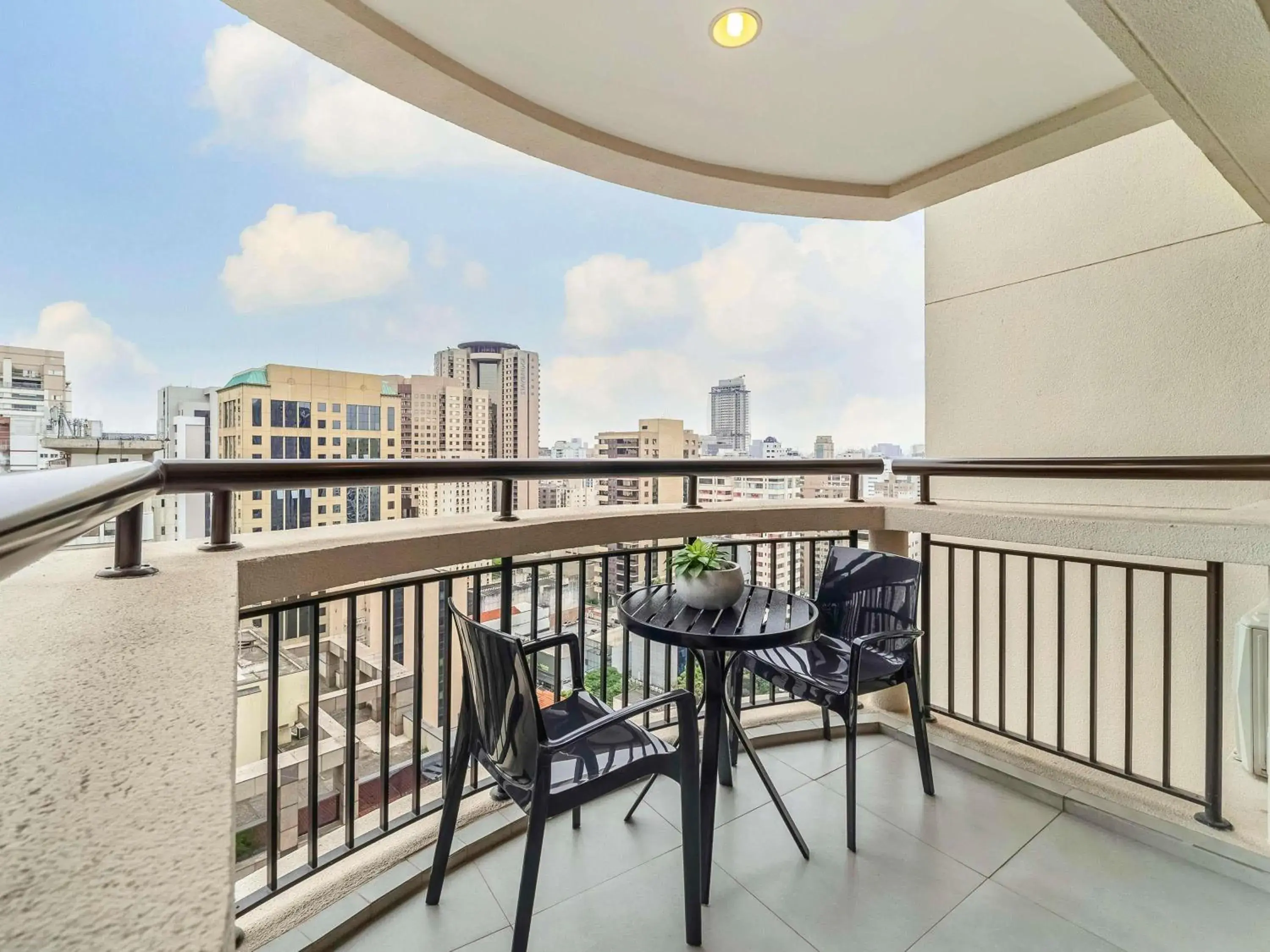 Deluxe Double Room with Balcony - single occupancy in Grand Mercure SP Itaim Bibi Deluxe Double Room with Balcony - single occupancy in Grand Mercure SP Itaim Bibi