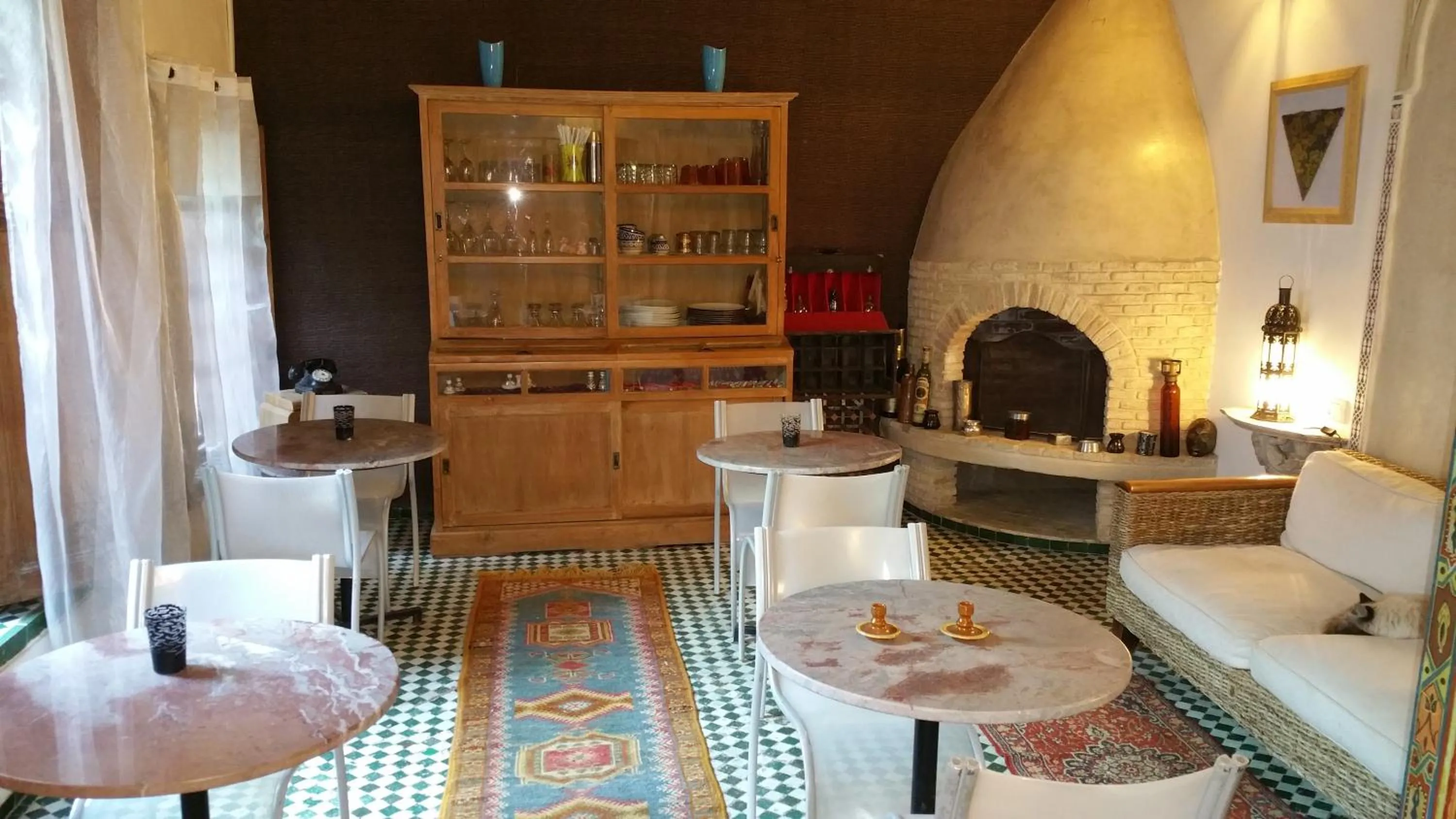 Communal lounge/ TV room in Les Bains de Fez Tara