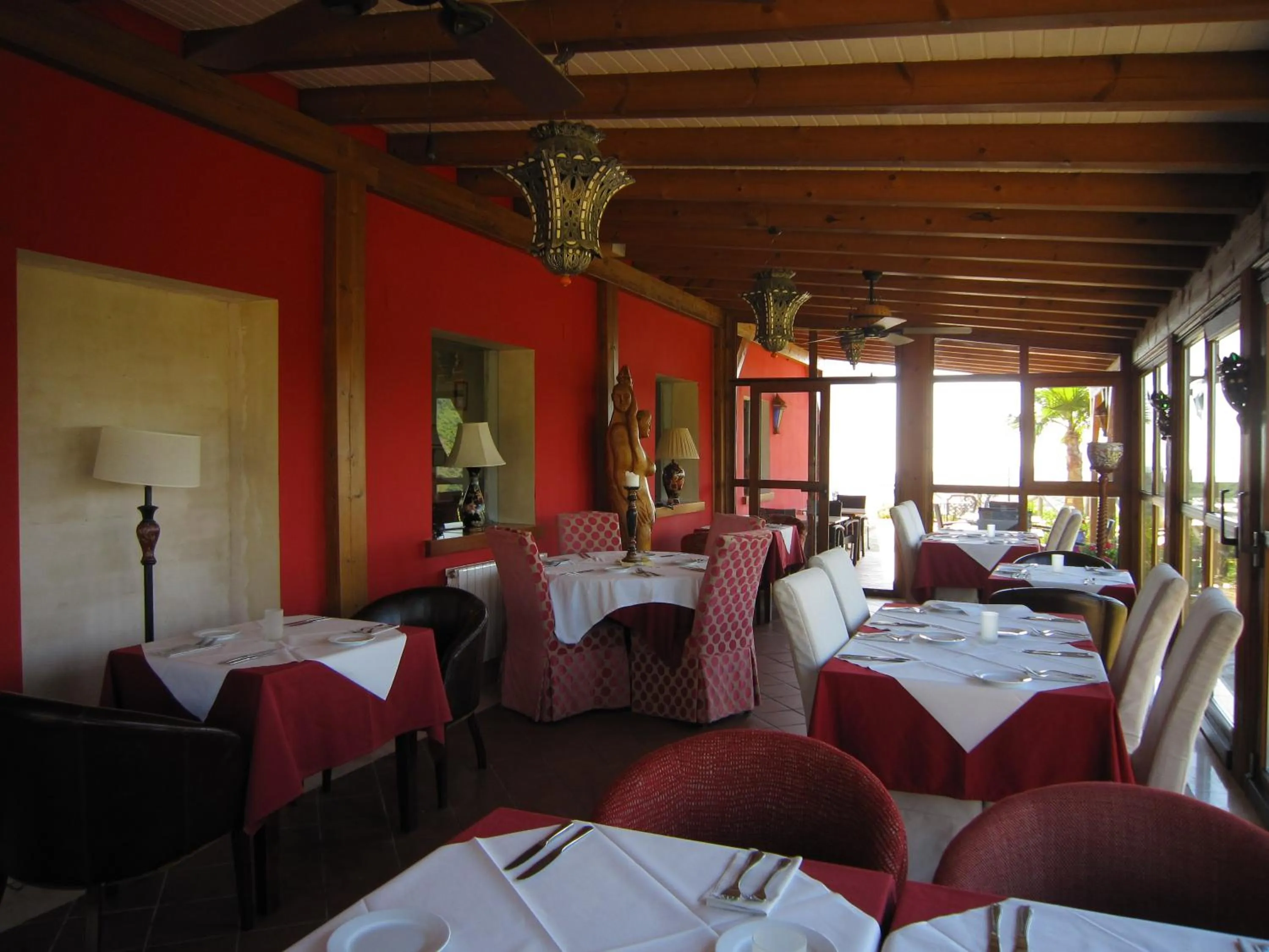 Restaurant/places to eat in Hotel Sindhura