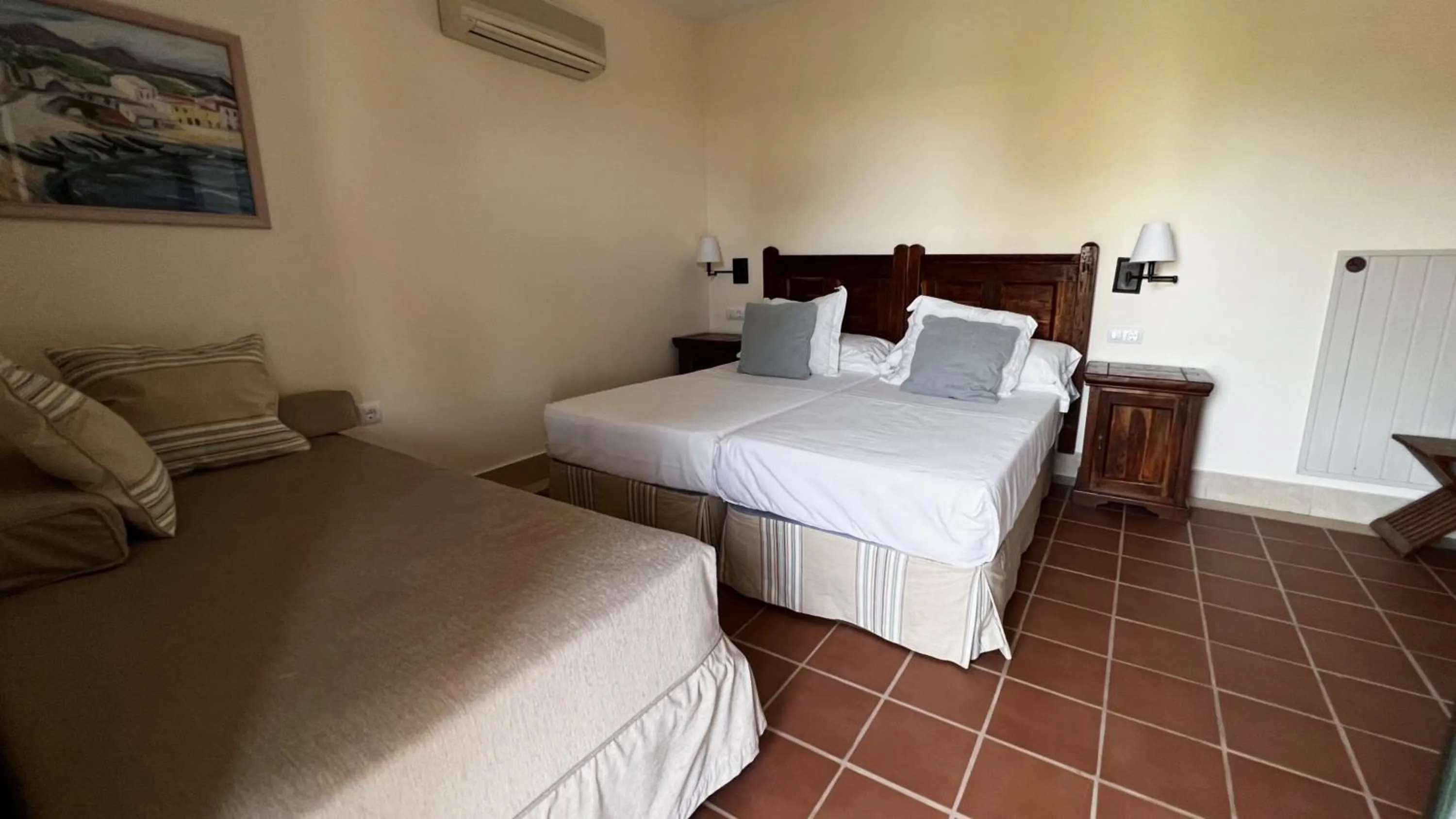 Photo of the whole room, Bed in Hotel Sindhura