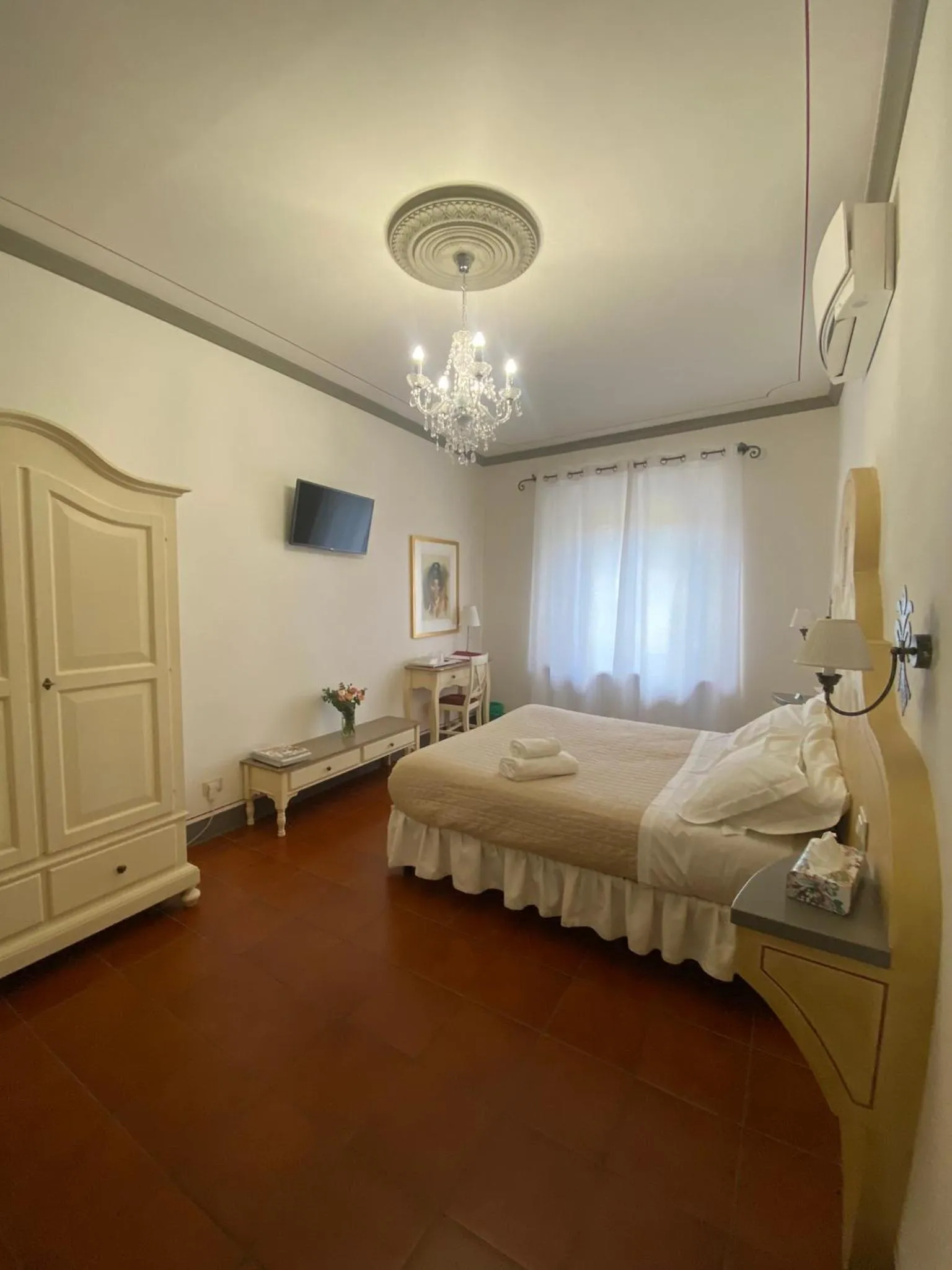 Photo of the whole room, Bed in Palazzo Mari suite & rooms b&b