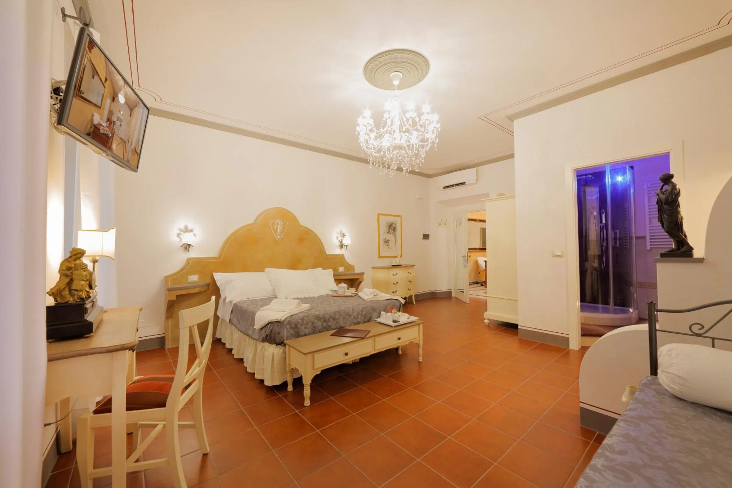 Bed in Palazzo Mari suite & rooms b&b