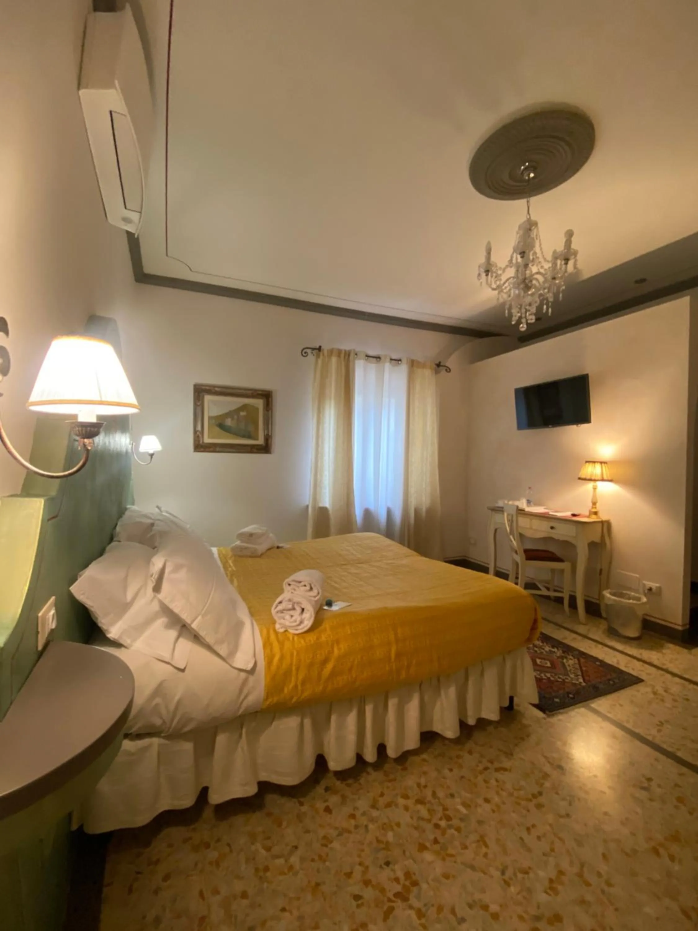 Bed in Palazzo Mari suite & rooms b&b