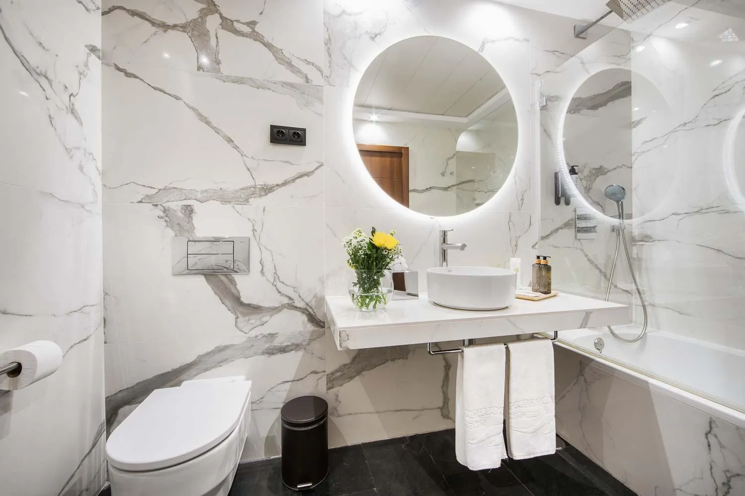 Bathroom in Apartosuites Jardines de Sabatini