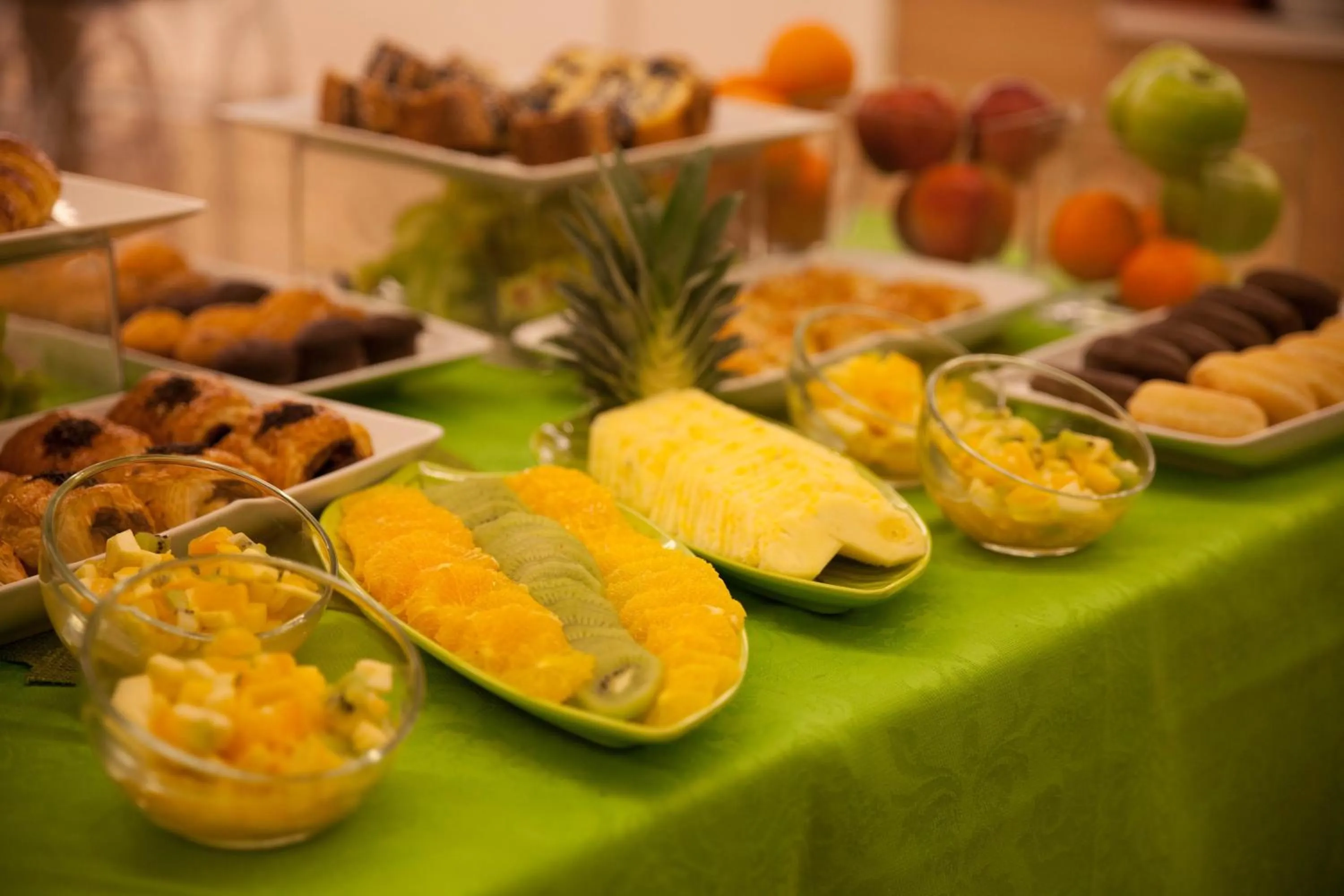 Food and drinks in Apartosuites Jardines de Sabatini