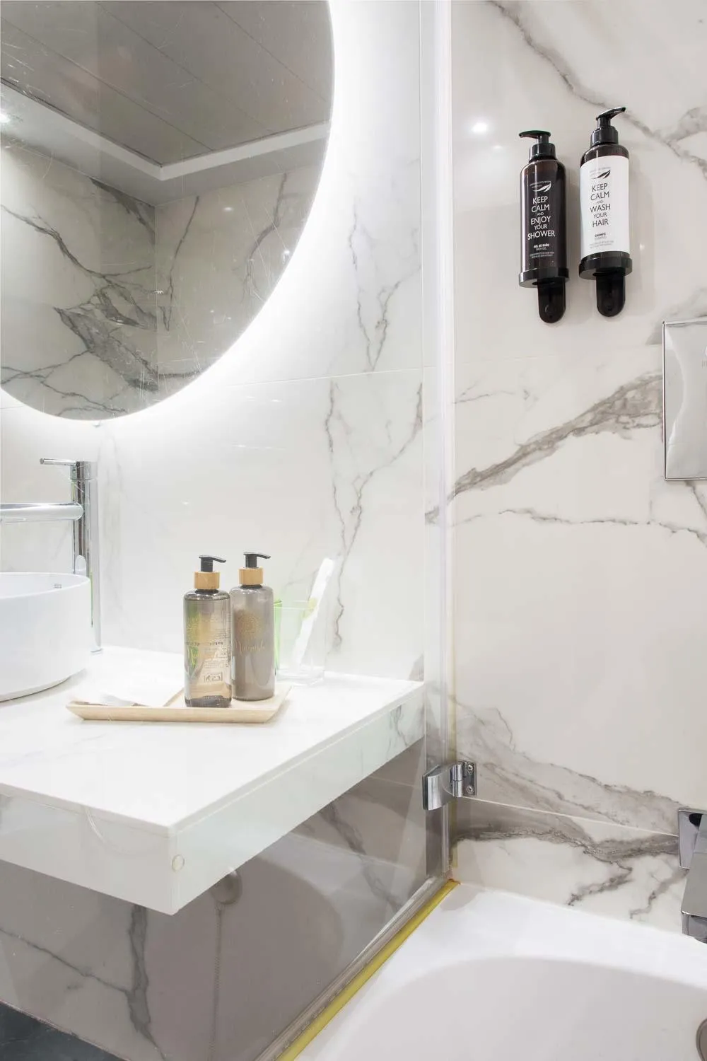 Bathroom in Apartosuites Jardines de Sabatini