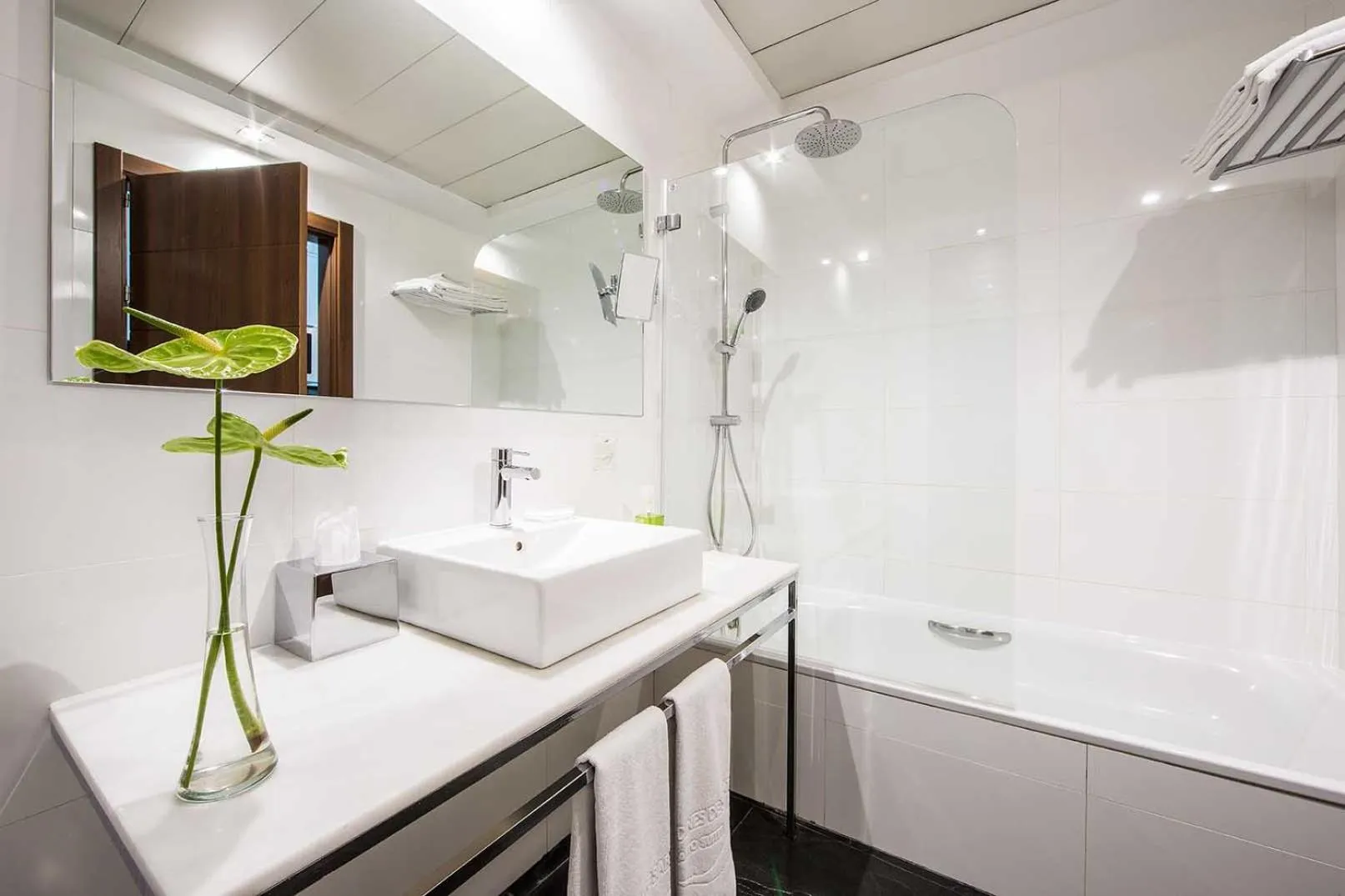 Bathroom in Apartosuites Jardines de Sabatini