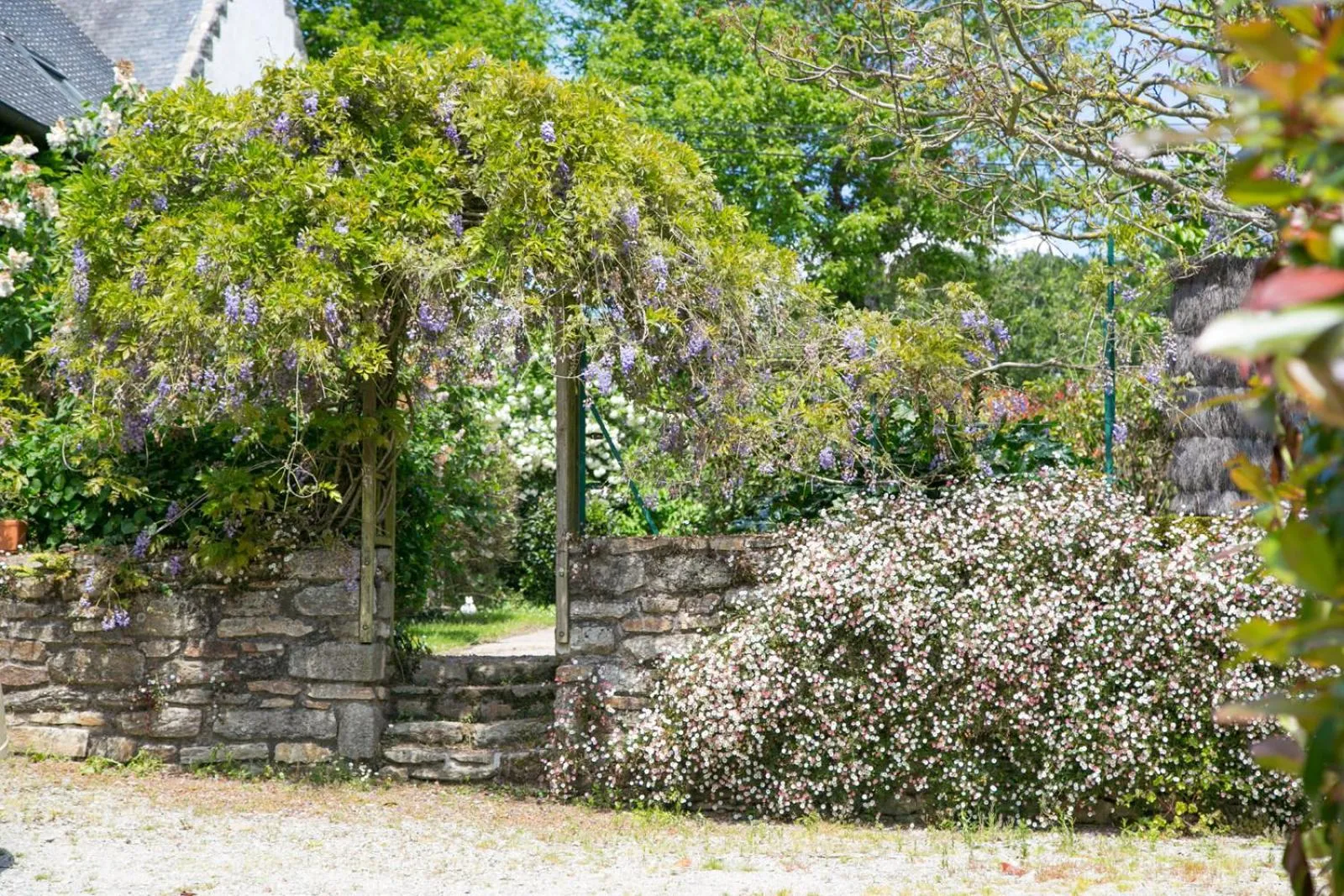 Property building in Les Dames de Nage