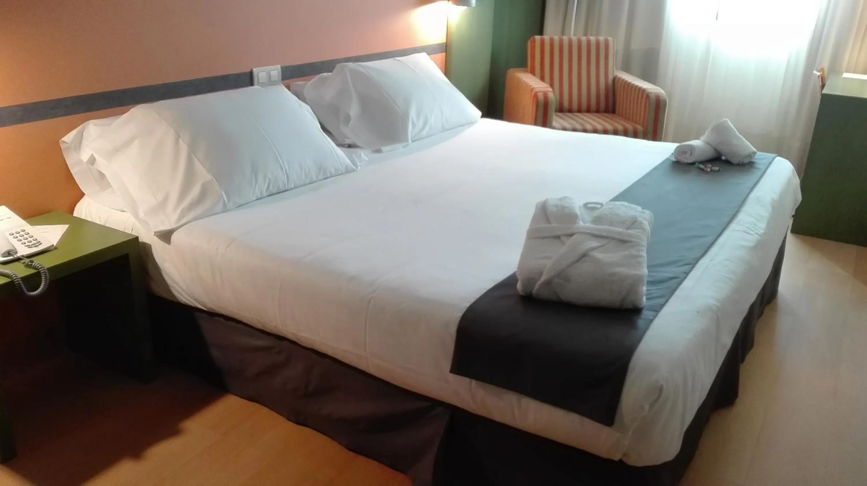 Day, Bed in Hotel Naval Sestao