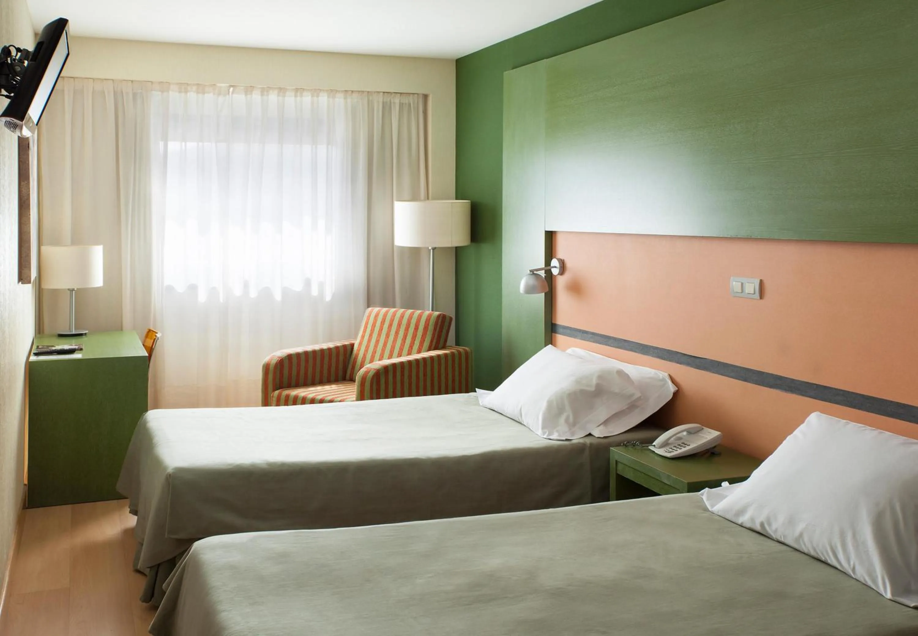 Photo of the whole room, Bed in Hotel Naval Sestao