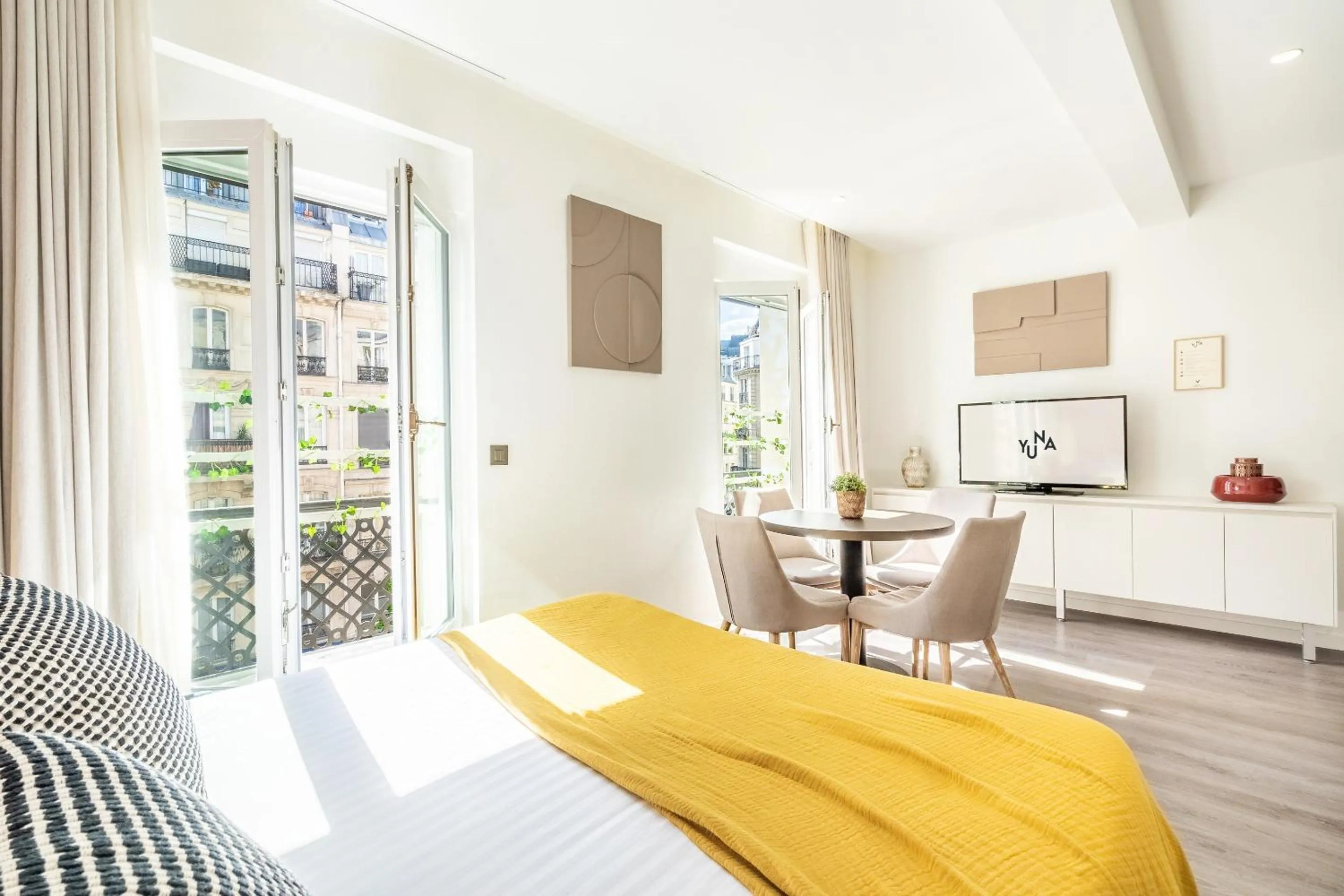 Living room, Bed in Yuna Les Halles - Serviced Apartments