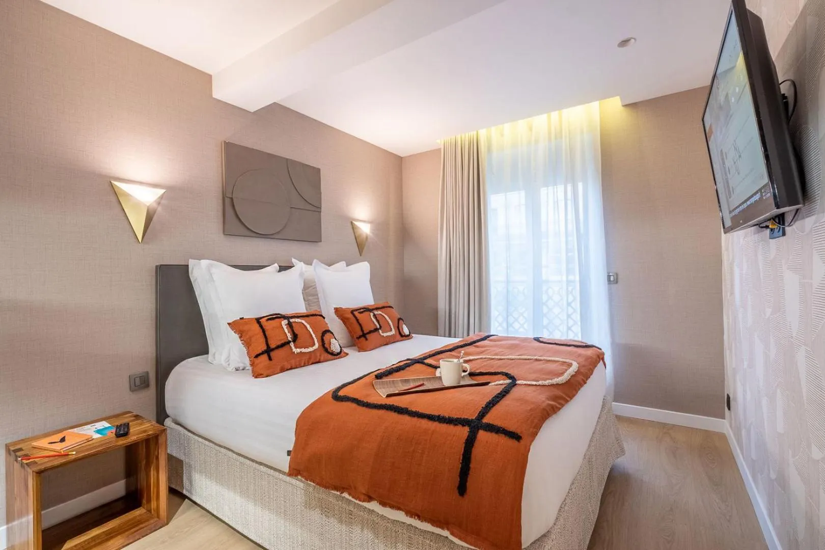 Photo of the whole room, Bed in Yuna Les Halles - Serviced Apartments