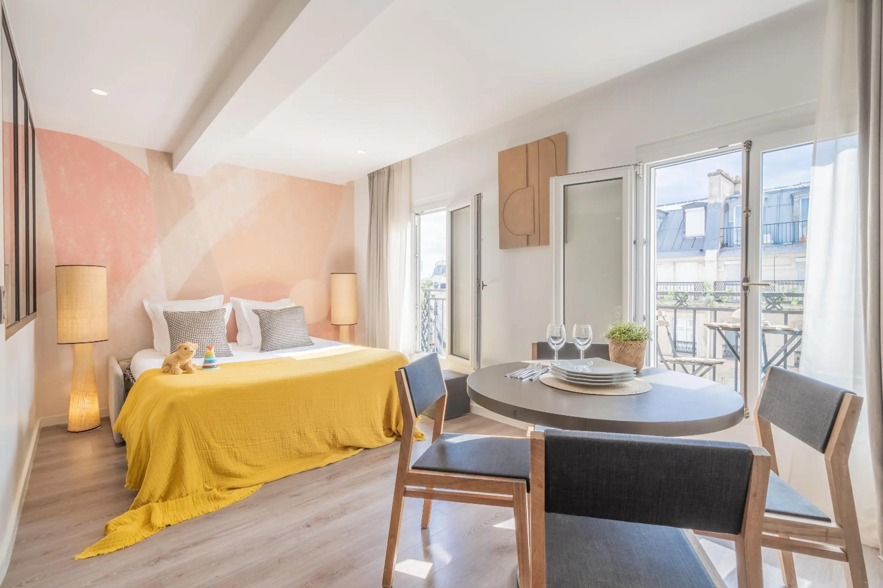 Living room, Bed in Yuna Les Halles - Serviced Apartments