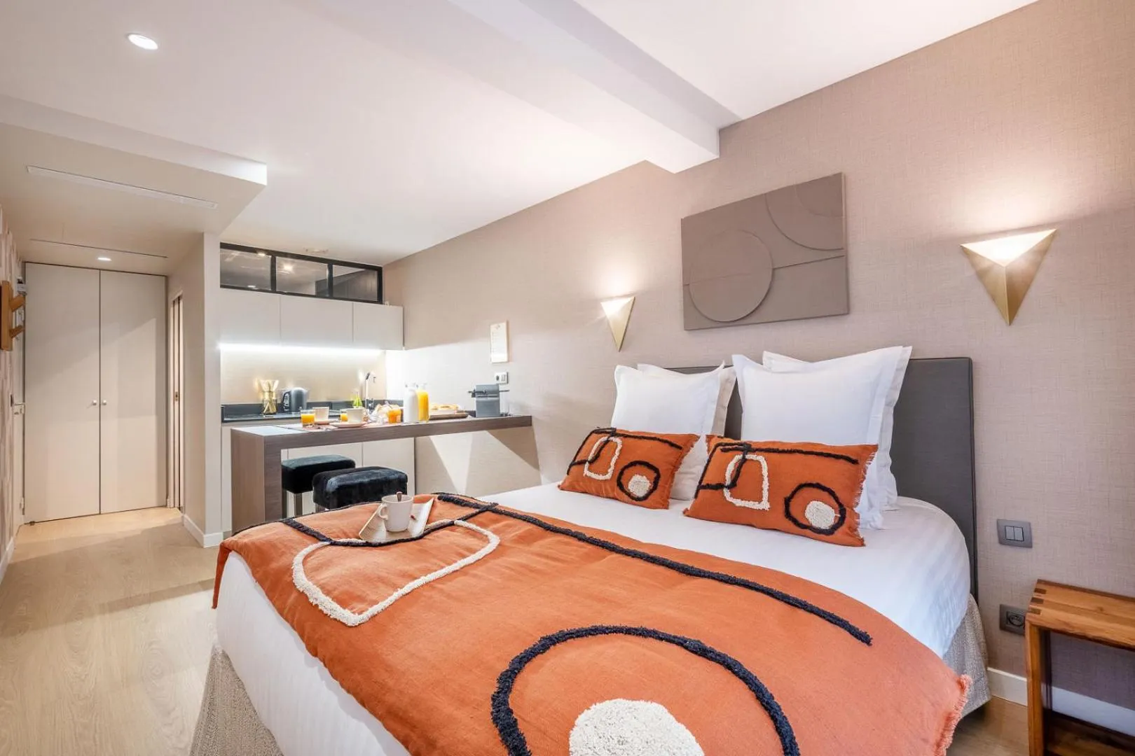 Photo of the whole room, Bed in Yuna Les Halles - Serviced Apartments