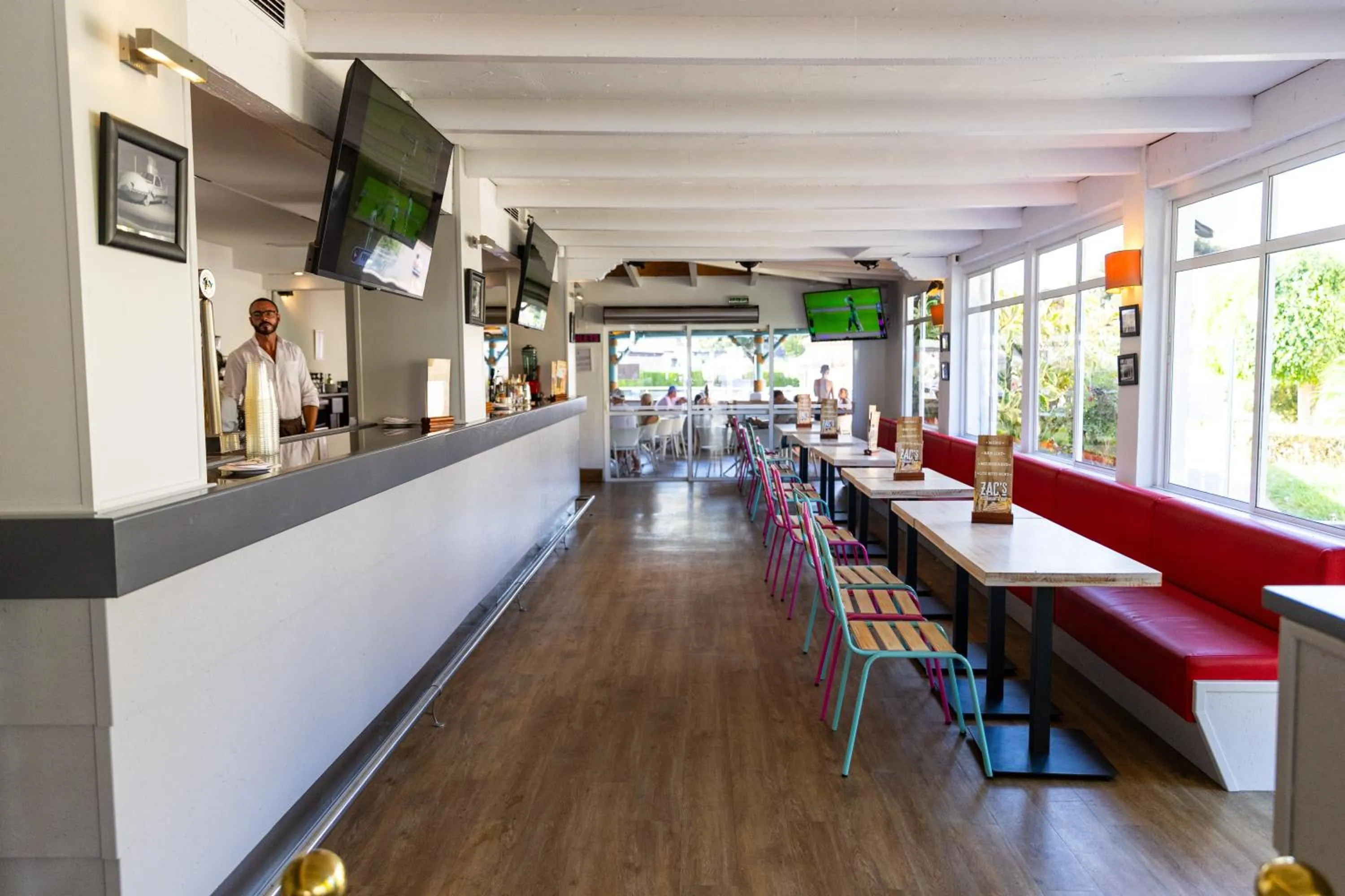 Lounge or bar in Ramada Hotel & Suites by Wyndham Costa del Sol