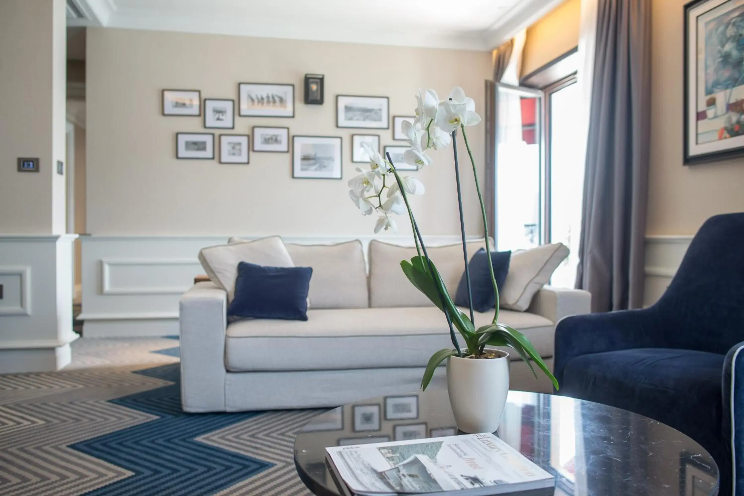 Deluxe Two-Bedroom Suite with Sea View in Boutique Hotel La Roche Deluxe Two-Bedroom Suite with Sea View in Boutique Hotel La Roche