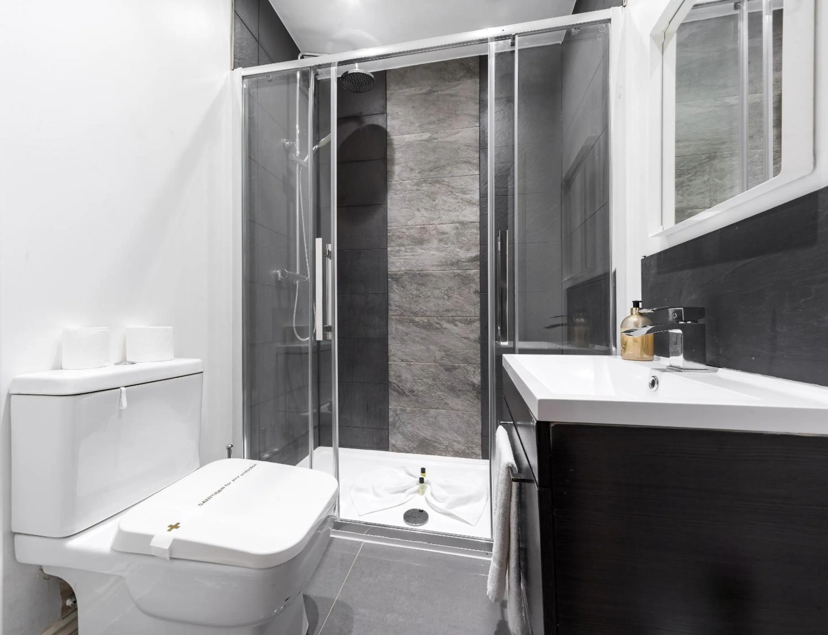 Bedroom in Whitechapel Grand