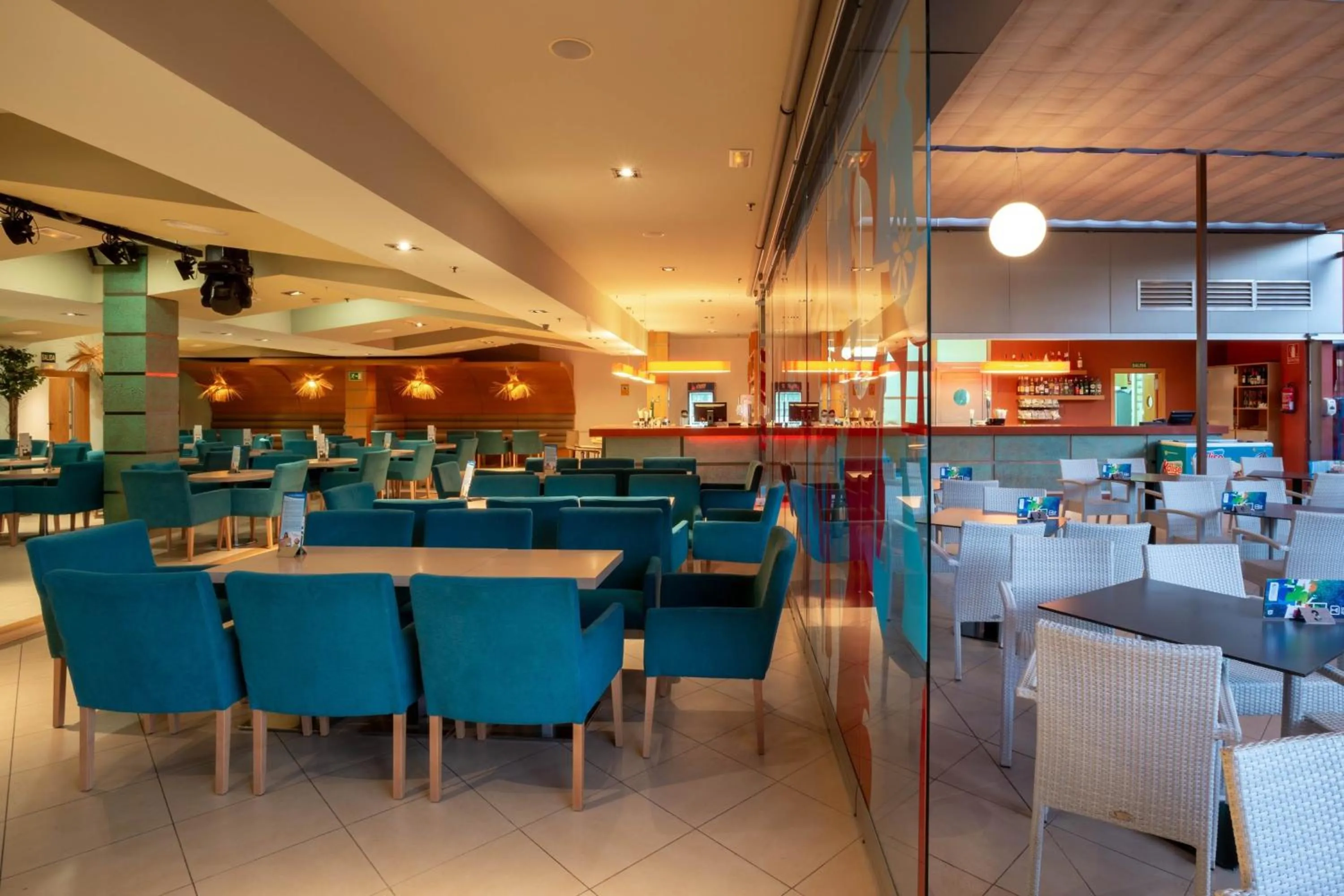 Restaurant/places to eat in Apartamentos Cordial Mogán Valle