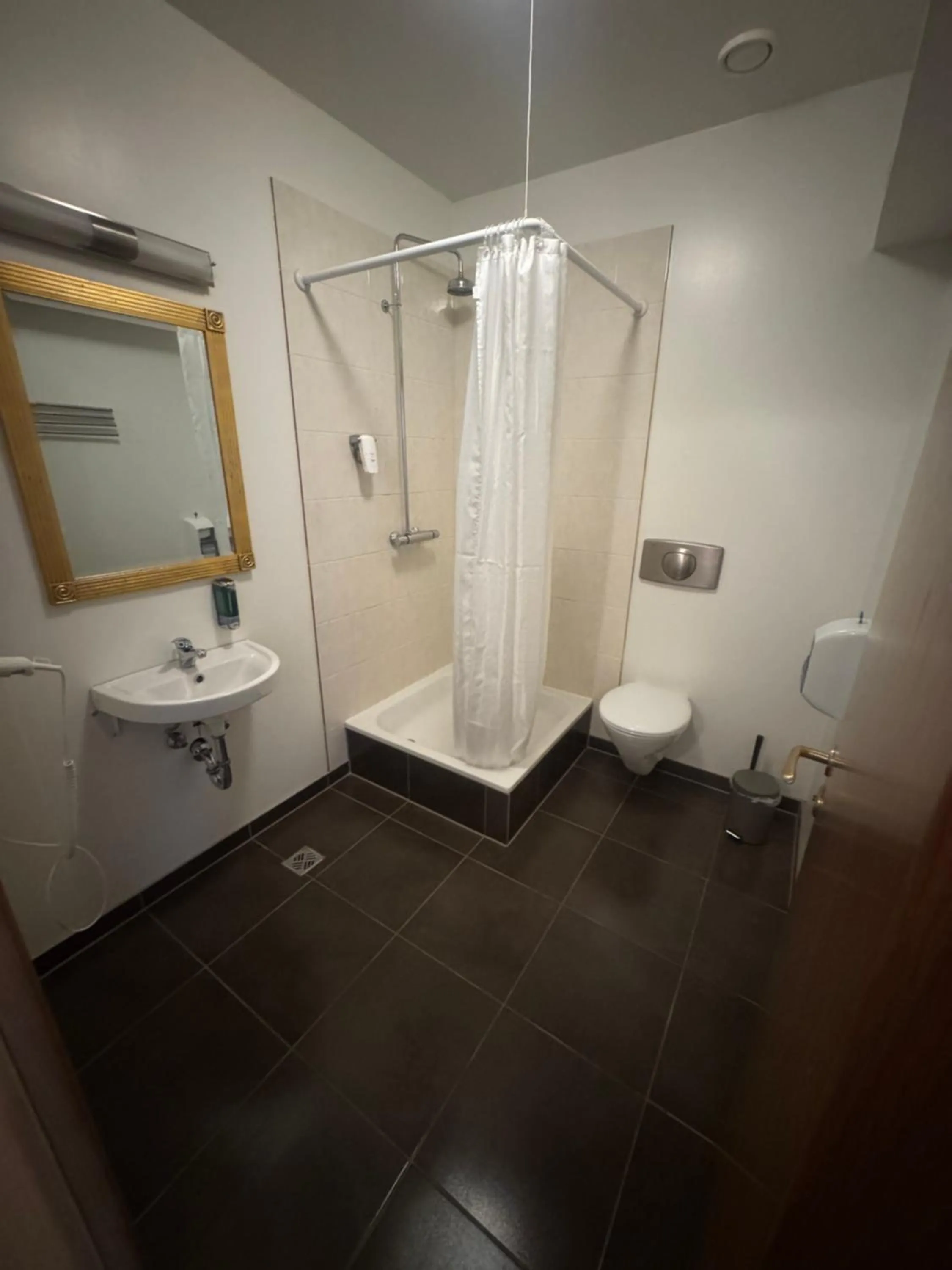 Shower in Hotel Vest Mar