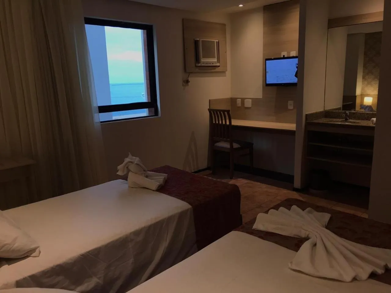 Photo of the whole room, Bed in Plaza Praia Suítes