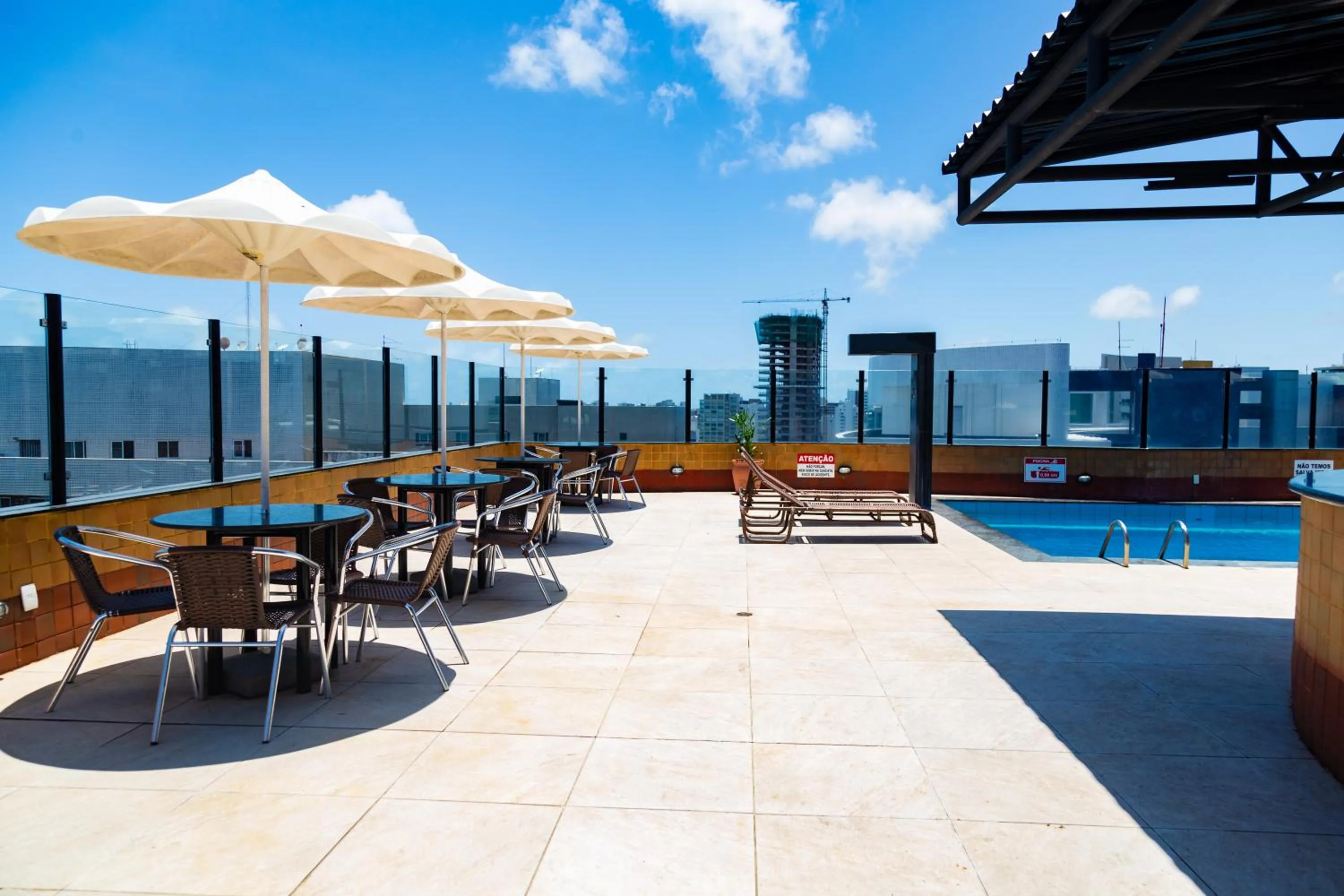 Lounge or bar in Plaza Praia Suítes