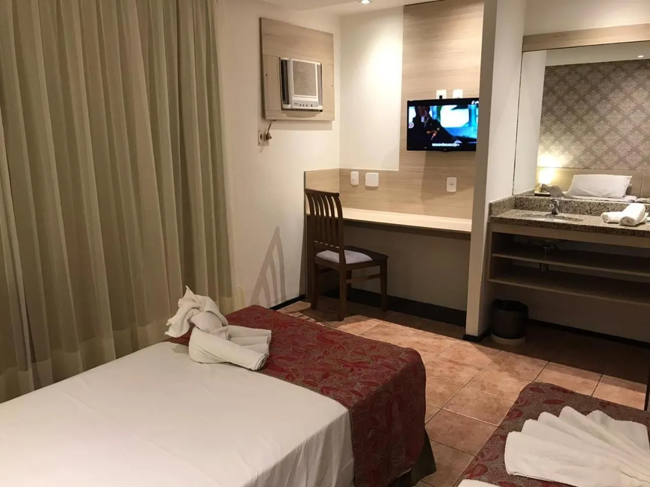 Photo of the whole room, Bed in Plaza Praia Suítes