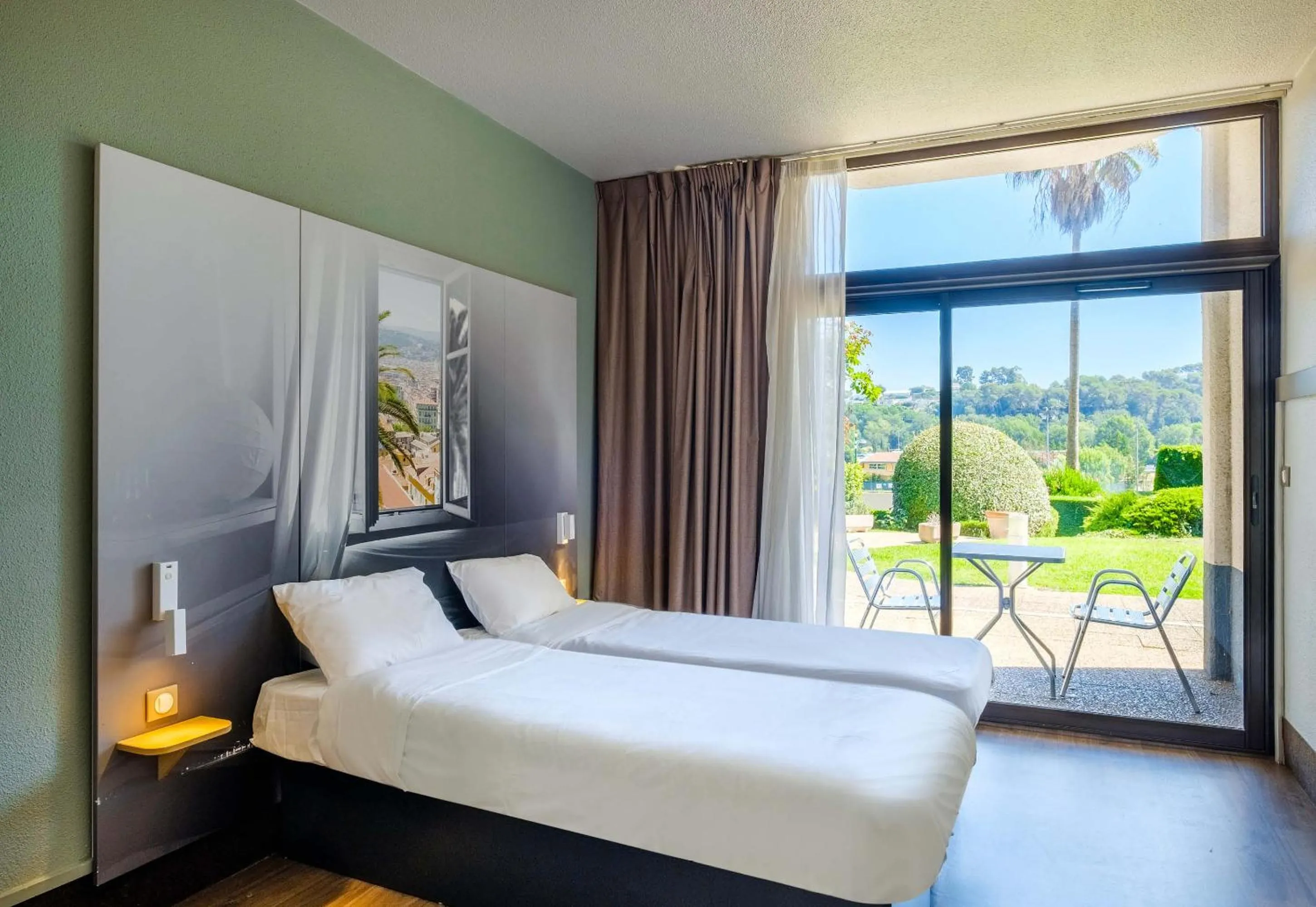 Bedroom, Bed in B&B HOTEL Villeneuve Loubet Village