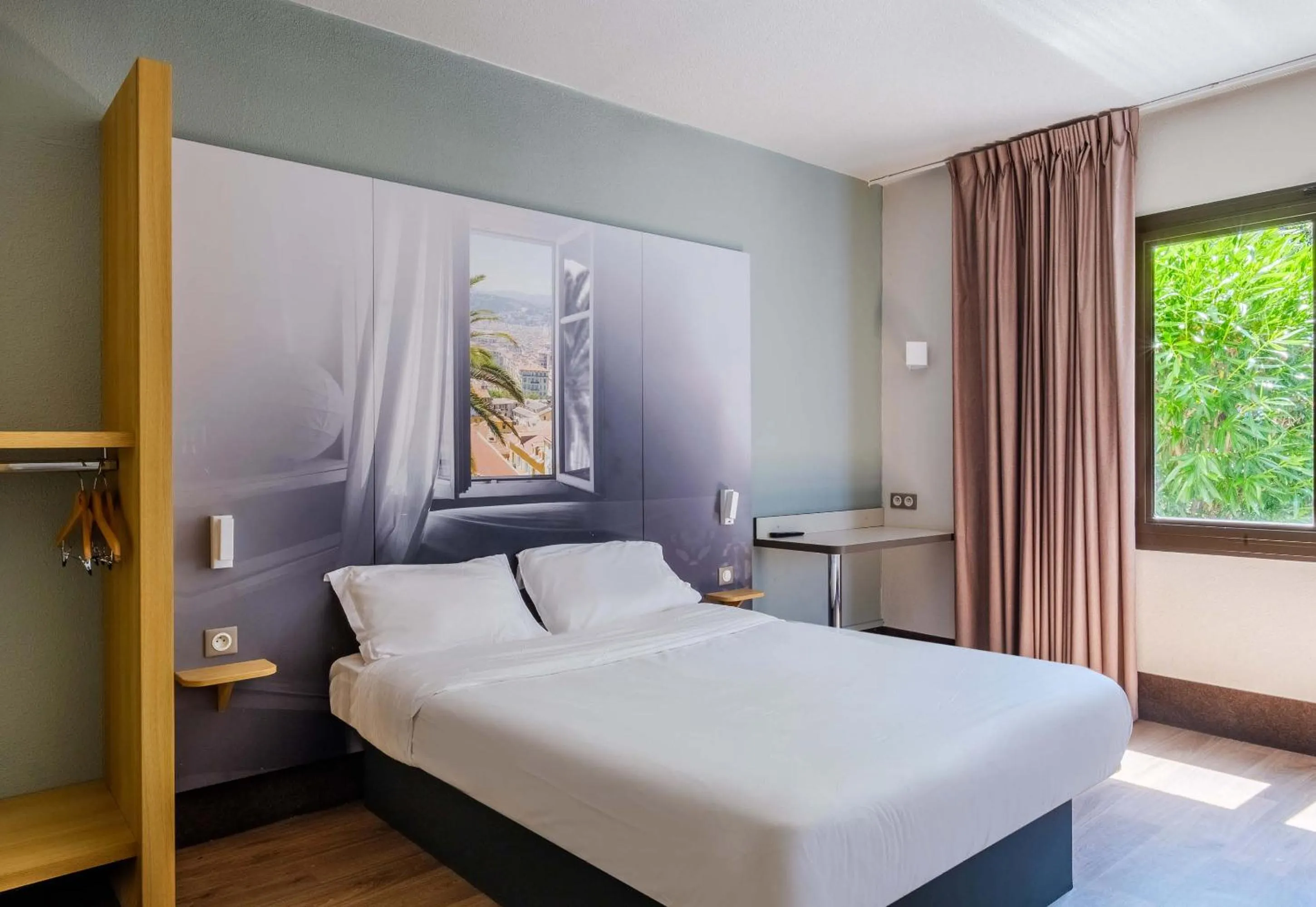 Bedroom, Bed in B&B HOTEL Villeneuve Loubet Village