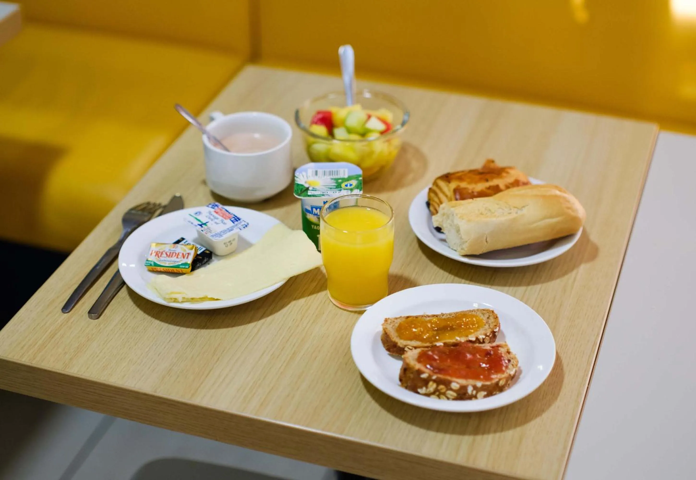 Breakfast in B&B HOTEL Villeneuve Loubet Village