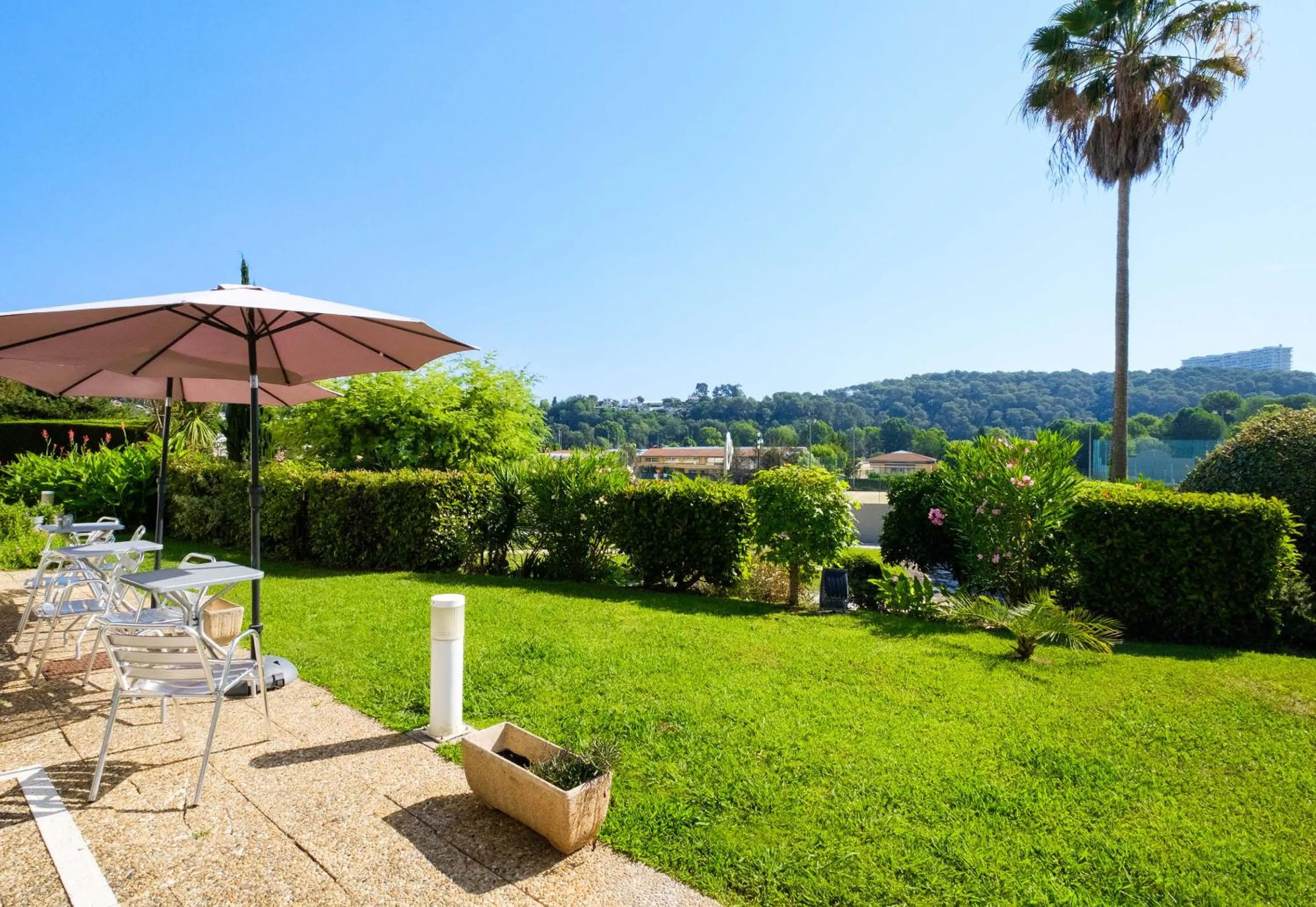 Garden view in B&B HOTEL Villeneuve Loubet Village