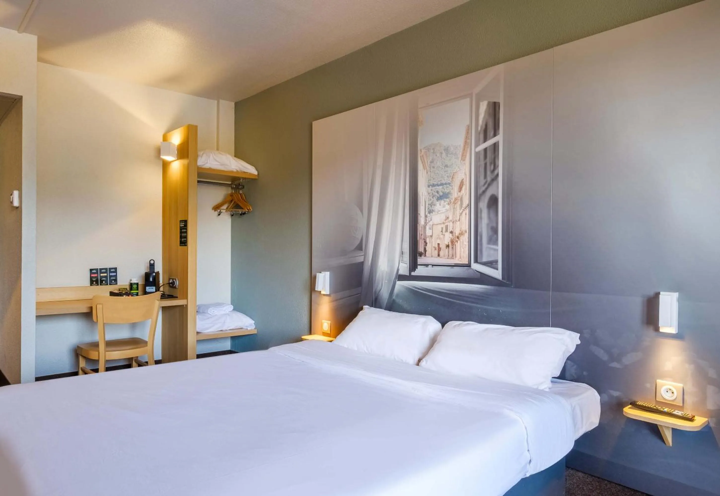 Bedroom, Bed in B&B HOTEL Villeneuve Loubet Village