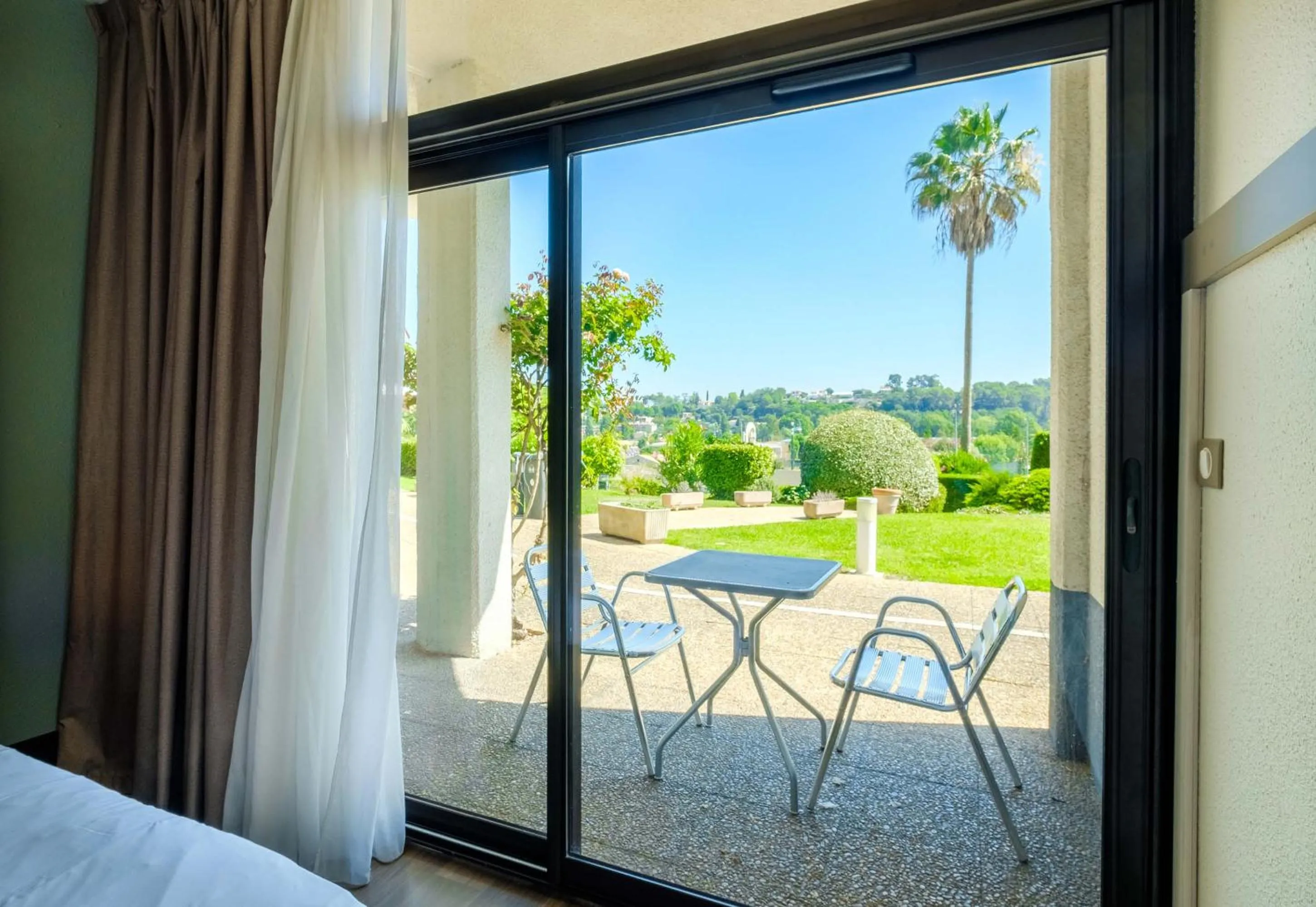 Patio in B&B HOTEL Villeneuve Loubet Village