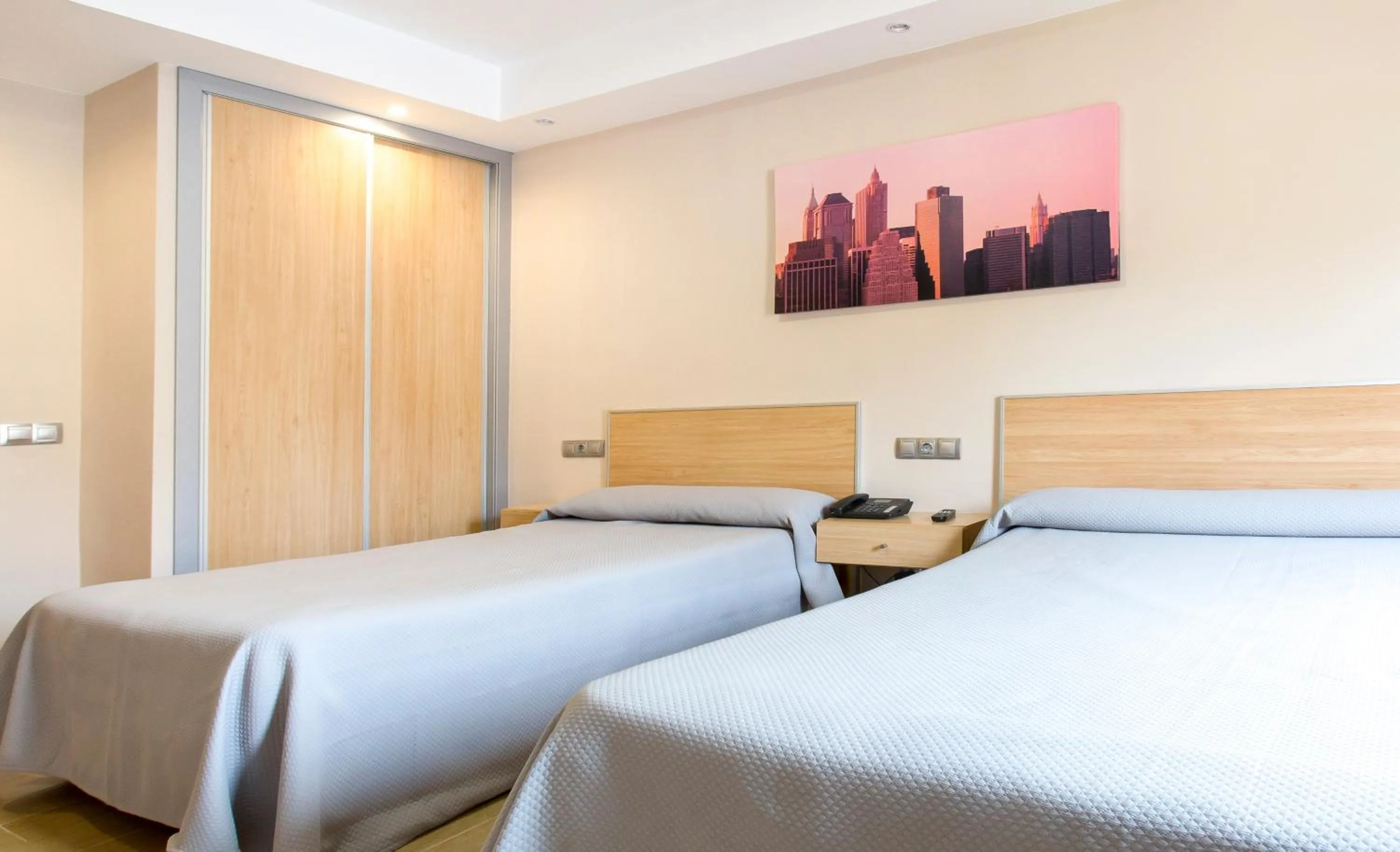 Photo of the whole room, Bed in Hotel Olympia Ronda I